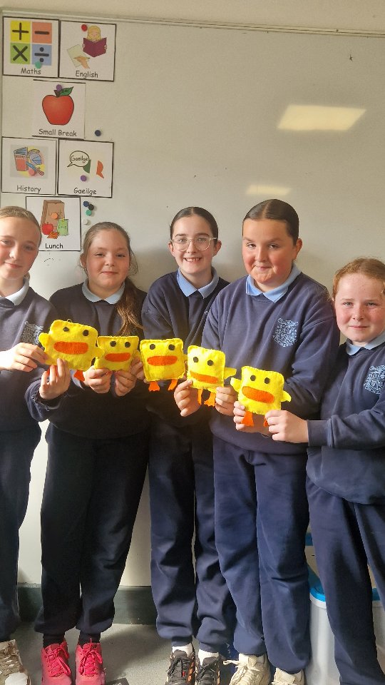 5th class have been sewing these beautiful ducks in preparation for Friday's Duck Race! Not too late to sponsor a duck for the race 😊🐤🌊