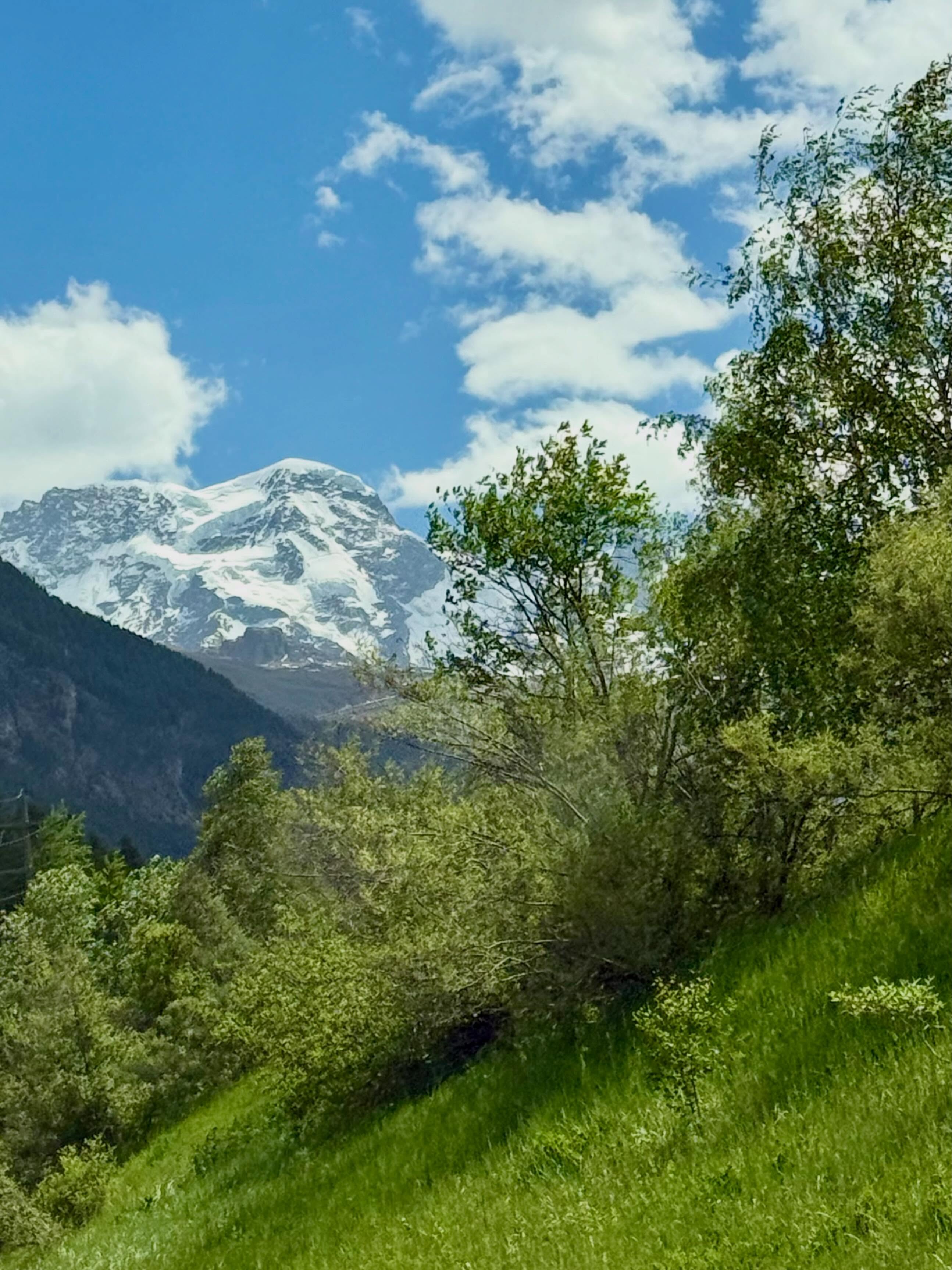 Still snow in Switzerland 🇨🇭 #zermattswitzerland #switzerland #switzerlandtravel #retireandtravel #travelbloggers