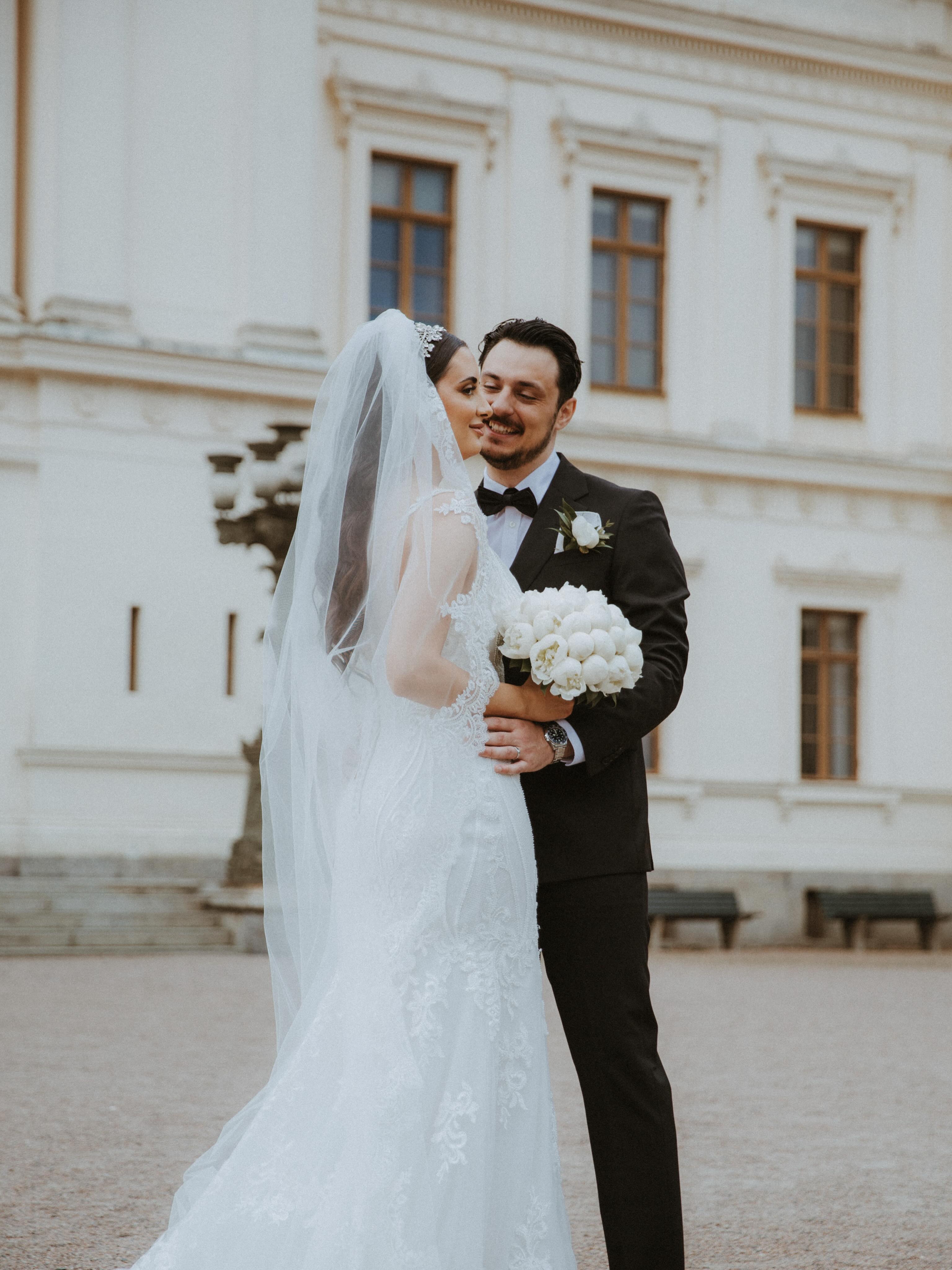Bland Lunds klassiska byggnader och tidlösa miljöer låter vi kärleken ta plats.
Foto @kbstudiomedia
#bröllopsfotograf #brölloplund #bröllopstockholm #bröllopsvideograf #bröllopmalmö