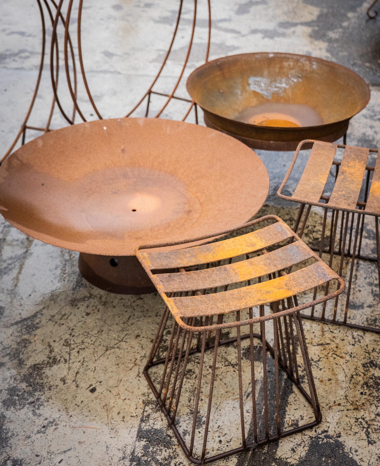 There’s something about the warmth of real fire on a cold evening that just can’t be beat. Our rusted steel fire pits are made to last, designed to age beautifully, and perfect for winter gatherings.
#macedonnursery #macedongardensupplies #macedonrangesgardens #macedon #macedonranges