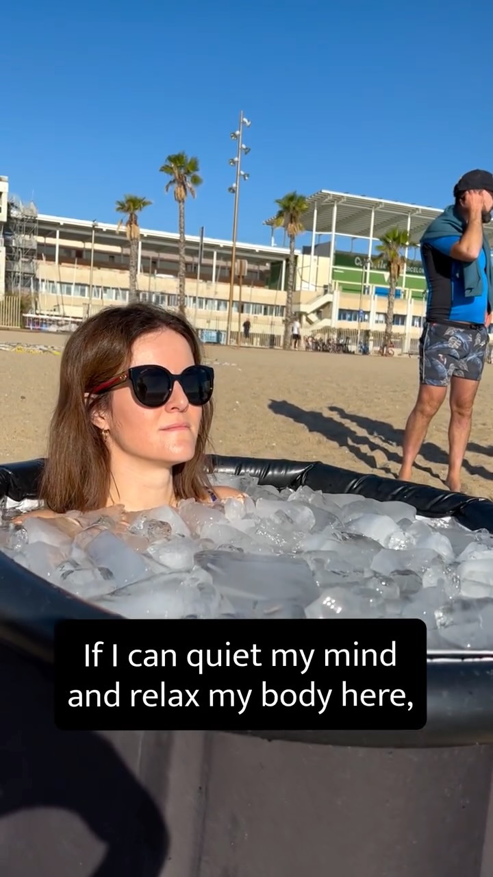 One of my favorite rituals in Barcelona was starting the day with an ice bath at sunrise on Barceloneta beach. Sometimes on weekends, sometimes before work.
The biggest benefit for me was never the physical recovery. It was the state of mind.
Those five minutes in the cold became a practice of staying calm, quieting the mind, relaxing the body muscle by muscle, and letting go of resistance. You can actually feel the shift happening.
When I managed to stay present and relaxed in the water, that clarity often stayed with me for the rest of the day. Almost like an accelerated meditation practice.
I learned a lot through the Wim Hof Method trainings and by practicing with certified instructors. If you’re curious about cold exposure, start gradually and learn from experienced people.
For me, the cold has always been one of the most powerful teachers of how to let go and overcome limiting beliefs.
❄️🌅