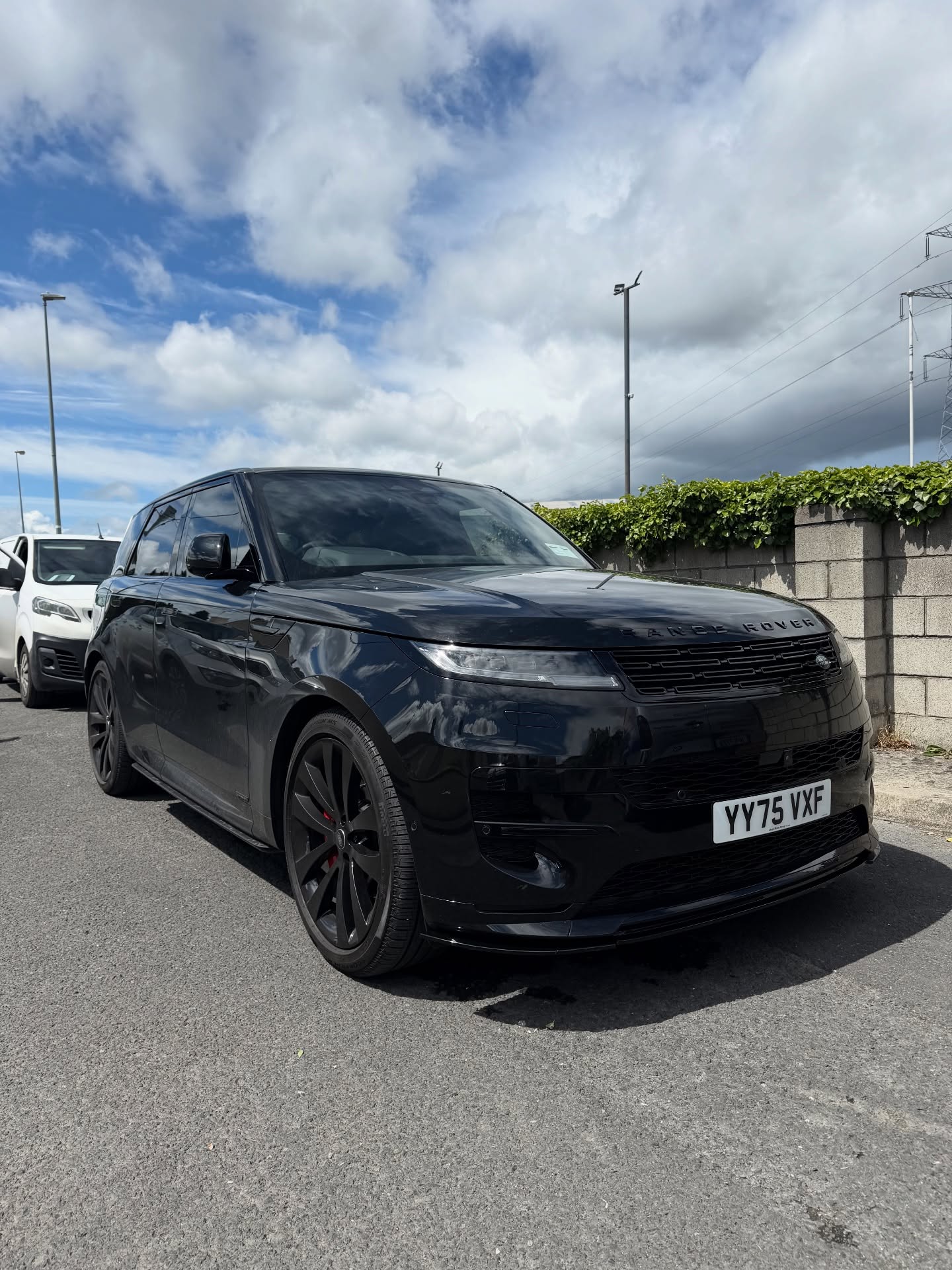 Range Rover front lip and spoiler fitted on a call out to Dublin - DM to book in today #fyp #callout #rangerover #ccstyling #fup