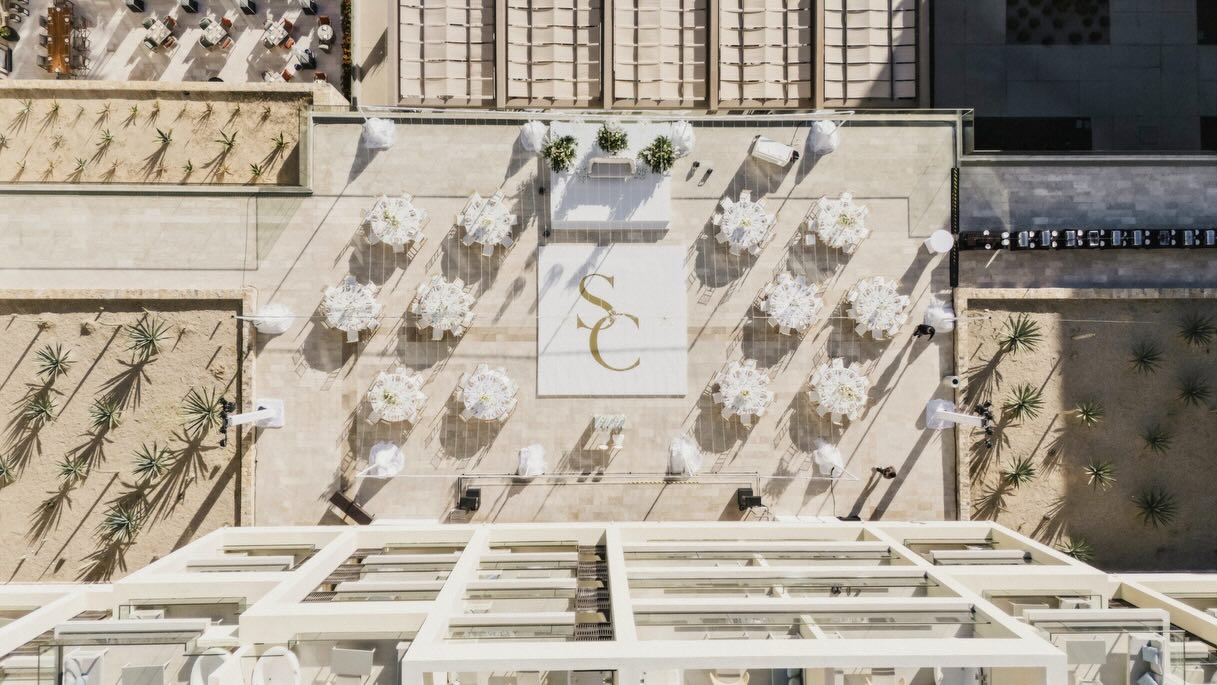 Elegance and atmosphere.
Chandni & Sean Reception Design 🥂
Photo & Video: @ruiz.films
Planning & Design: @weddingsbycp
Travel: @shaadidestinations
Florals: @fallinginlovecabo
Rentals: @zunigadecocancun
DJ & MC: @m4uevents @officialrokitbeats @nycmcv
MUA: @stylingtrio
Venue: @hrhloscabos
AV: @inspiremexico
#RuizFilms #receptiondesign #luxurywedding #weddingdecor #weddingaesthetic