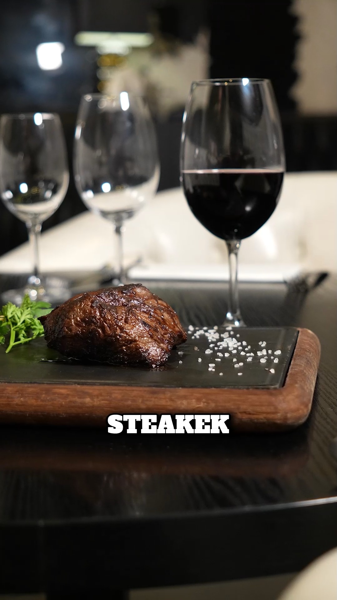 Tökéletes steakek tökéletes környezetben! 🤩🥩🔥 Várunk Budapesten a La Pampa Steakhouseban, a Bajcsy-Zsilinszky út 23 szám alatt! 👌😋
#lapampa #steakhouse #budapest #steak #étterem #restaurant #étteremajánló #gourmetfood