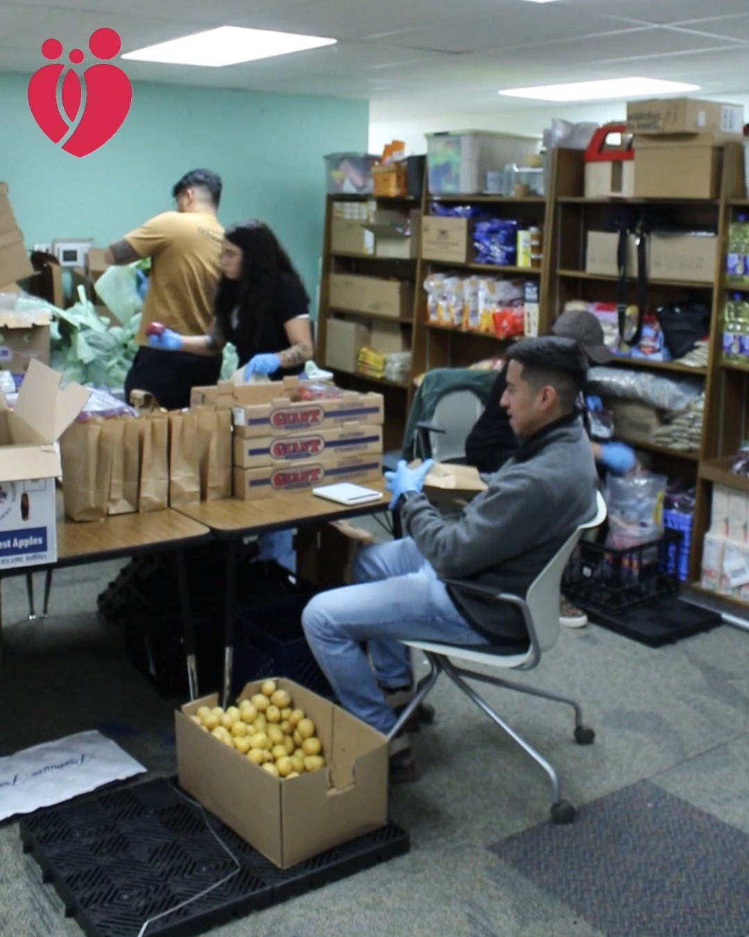 Starting in January 2026, our Nutritional Health Program increased food box deliveries to Latiné families experiencing food insecurity and being impacted by immigration policies. Through collaborations with food partners, and with the support of staff and many volunteers, the program was able to support 120 families each month. From January-June, we delivered a total of 720 food boxes to Latiné families during these very uncertain times.
We want to thank our partners @oregonfoodbank, @claystreettable, @mrfarmsllc, and @milkcratekitchenpdx, and volunteers for their support in helping us uplift our comunidad! Gracias por todo. Juntos somos más fuertes.