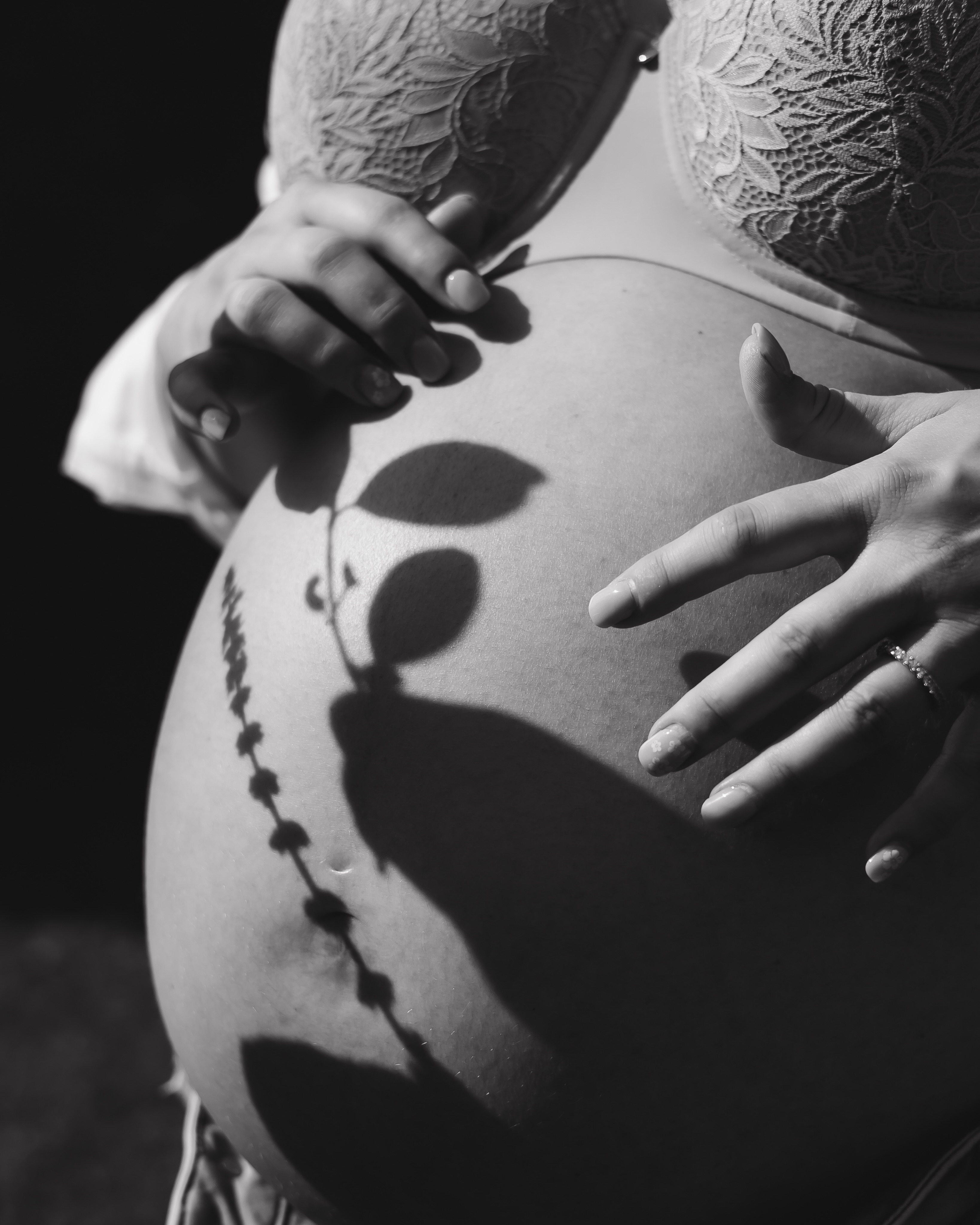 Can we talk about how wild it is that one day youāre living your normal lifeā¦
And then suddenly thereās a tiny person who becomes the centre of your entire universe?
These photographs are for the days when the nursery is packed away, the clothes no longer fit, and the baby bump exists only in memory.
A reminder of where the story began.