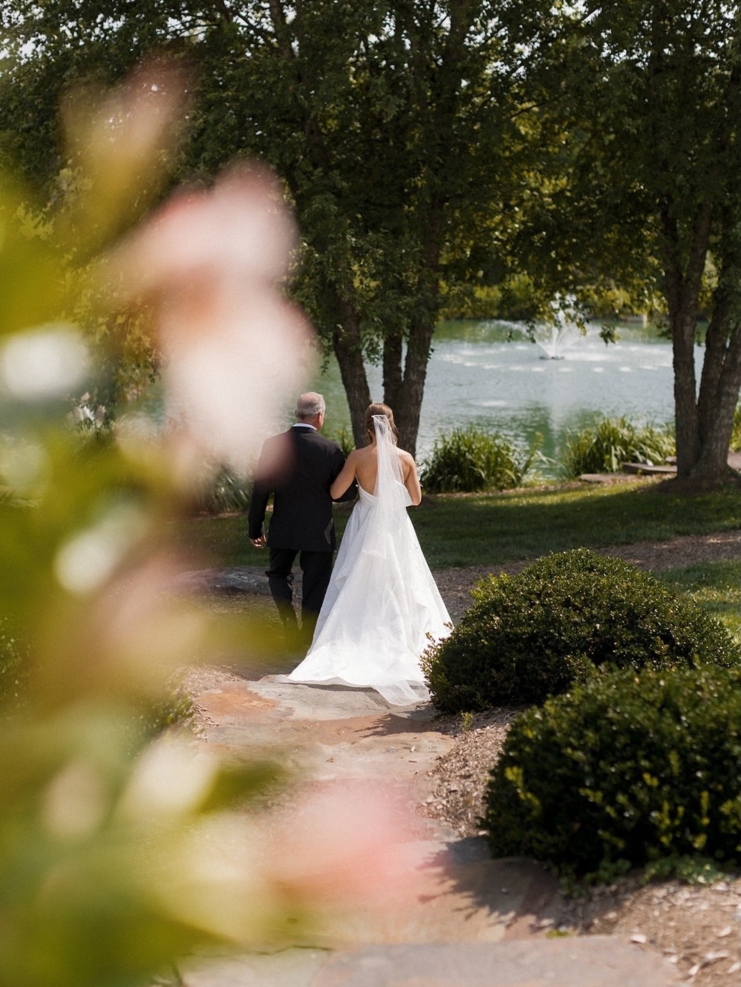 The walk down to the ceremony is one of the most memorable walks of your life. Do it somewhere filled with natural beauty 🌿
@hannahmink
⠀⠀⠀⠀⠀⠀⠀⠀⠀
Glen Ellen Farm | historic & garden wedding venue in Maryland | now booking 2027 weddings.