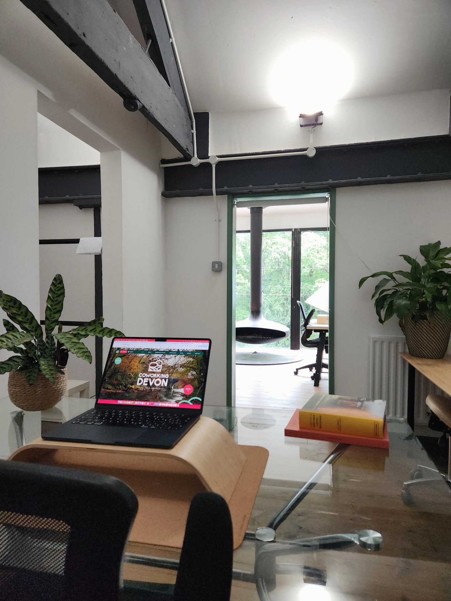 Fancy a fresh start?
We have a private office available now!
Month to month hire ✅️
River views ✅️
Fabulous people ✅️
Extra store room ✅️
All bills included ✅️
Ethernet connection ✅️
Free parking ✅️
Communal meeting space ✅️
For one or two people looking to get started, with no lonFancy a fresh start?
£350pm
#newbusiness #coworkingdevon #bestplacetowork