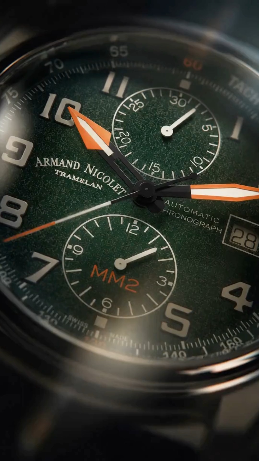 It’s not the same watch.
It’s how you wear it.
Leather for a refined touch, stainless steel for a stronger presence, NATO or rubber for a more dynamic, seasonal feel.
A simple detail that reshapes style, comfort, and attitude on the wrist.
Because time stays the same, but the way you experience it evolves.