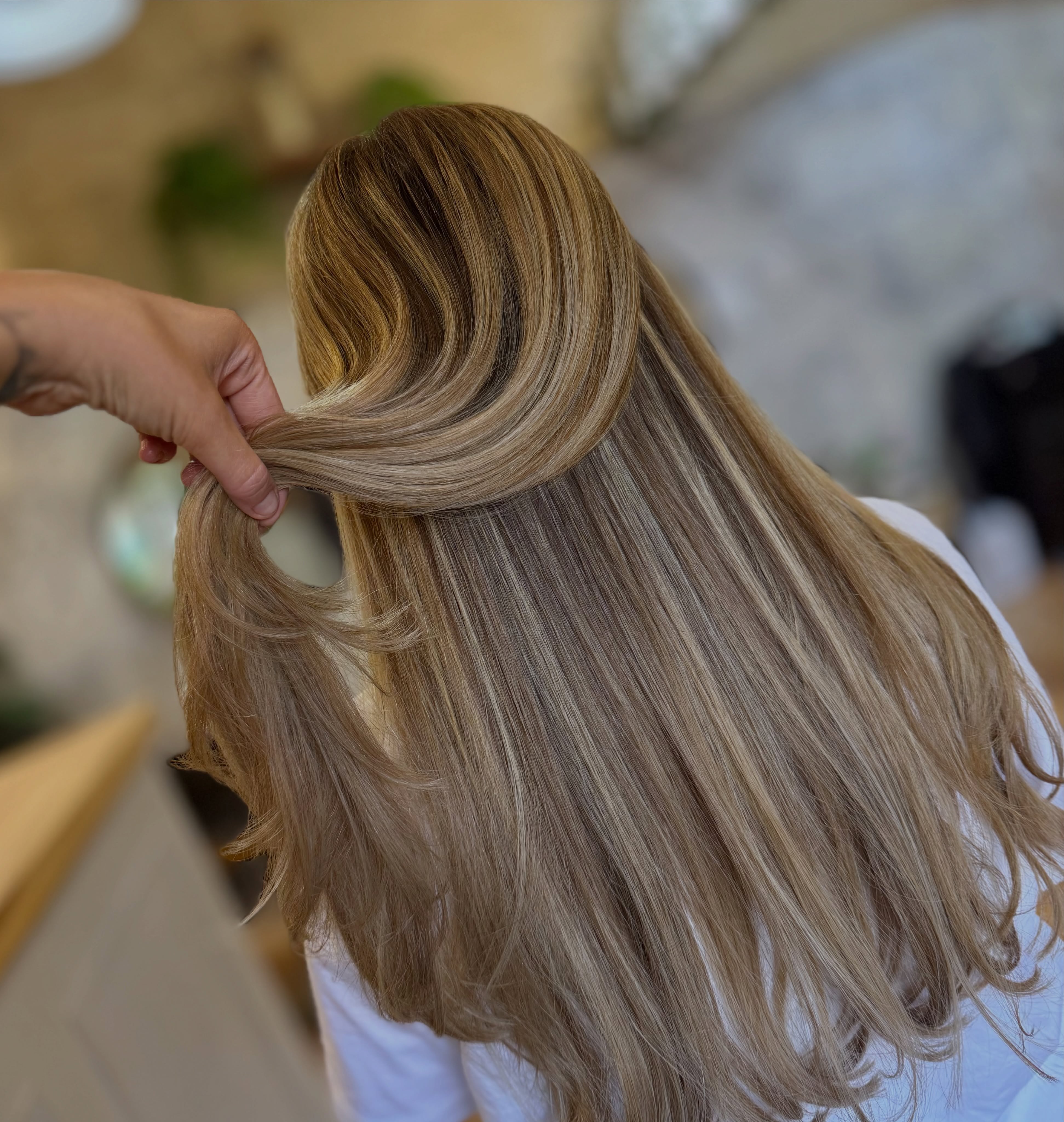 Ribbons of cream woven through the natural base, allowing the depth underneath to do what it does best…create dimension. ✨
One of the biggest misconceptions about blonde hair is that more foils = a better result. In reality, great colour is just as much about the hair you leave untouched as the hair you colour.
It’s not just where you place the blonde. It’s where you don’t.
The natural depth creates contrast, movement and longevity, giving a result that looks softer, more expensive, and grows out beautifully. 🤍