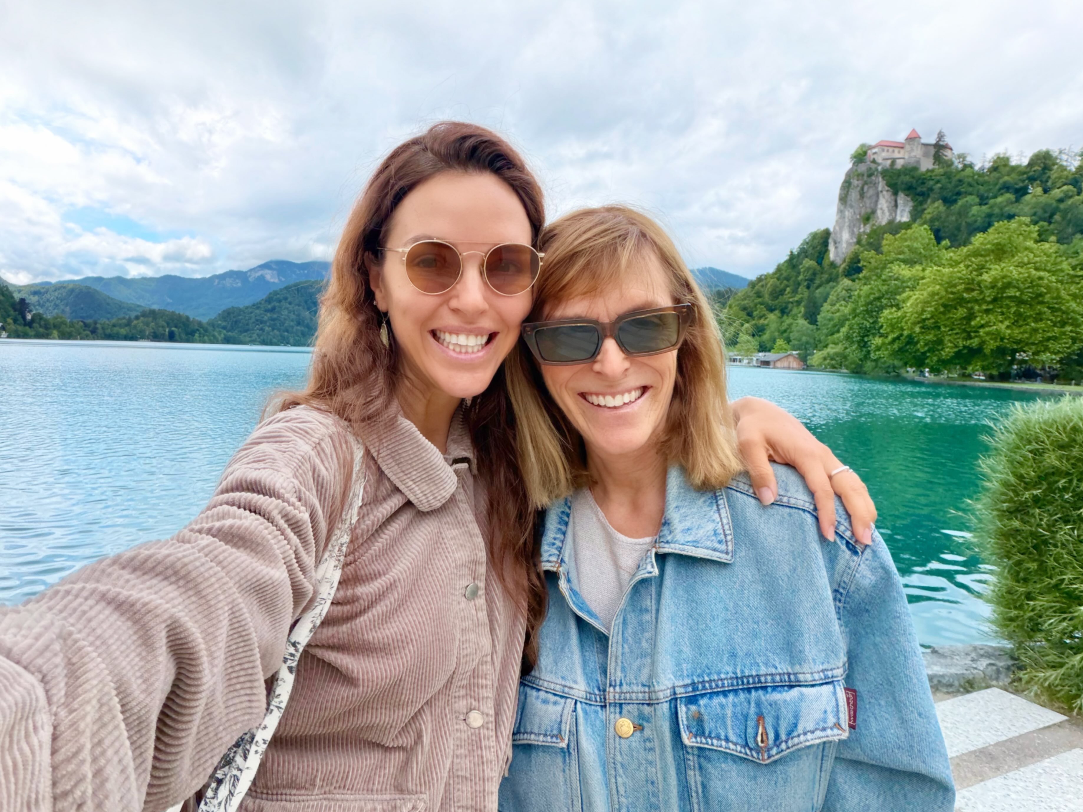 Momma and Buni up to our usual shenanigans. We explore faraway lands by day and sneak into castles after dark… particularly that most famous one up on the bluff. And it was absolutely spectacular. 10/10 recommend.