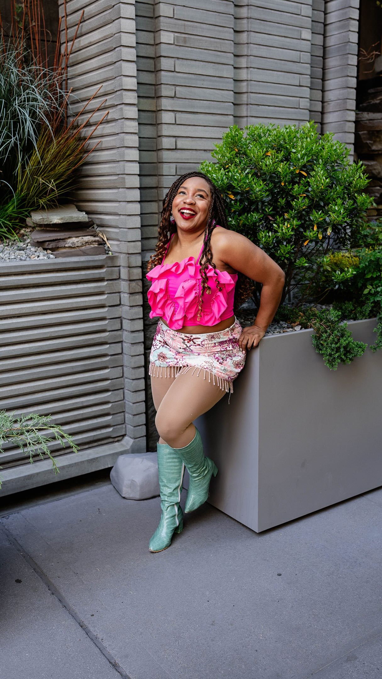 One thing about me? When the music starts, I’m fully committed to the role. 💁🏽♀️✨
Dance has always been one of the places where I feel the most free to express myself. It’s not just about learning choreography, it’s about stepping into a character, telling a story, and letting a different side of yourself come alive for a few minutes.
This week we danced to Lose My Breath and baby… my inner Beyoncé clocked in ON TIME. 😂👑 The confidence, the attitude, the drama Baybayyy I was fully in my main character era and had the best time bringing it to life.
I think that’s what I love most about dance. For a moment, you get to let go, be bold, be expressive, and take up space unapologetically.
And of course, a huge thank you to @cesar_segovia1 for always creating such a welcoming and safe space to learn, grow, and have fun. 🤍✨ If yall haven’t taken a class of his yet, WYD ?!?
#nycdance #nycdancer #nycdanceclass