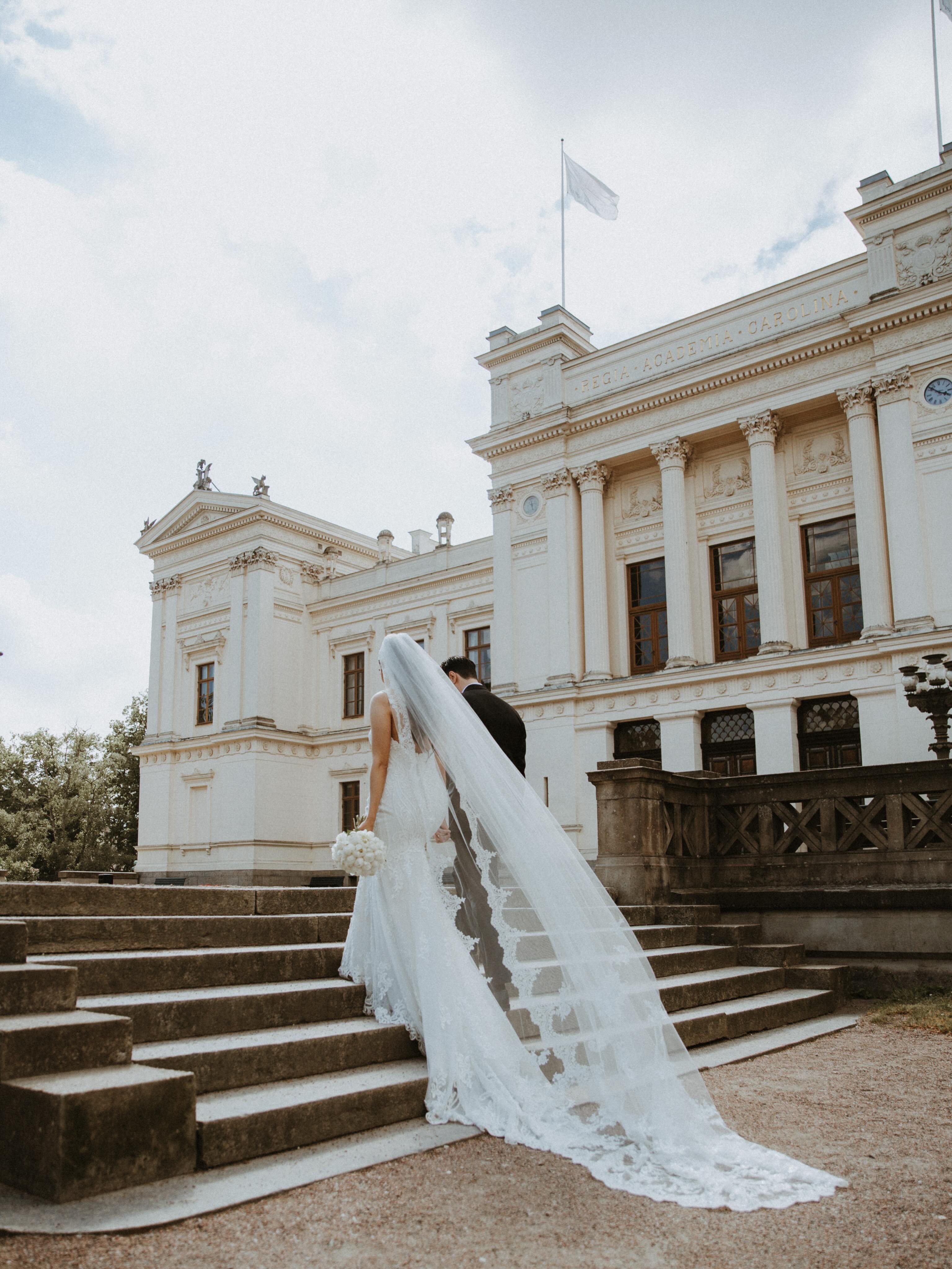 Bland Lunds klassiska byggnader och tidlösa miljöer låter vi kärleken ta plats.
Foto @kbstudiomedia
#bröllopsfotograf #brölloplund #bröllopstockholm #bröllopsvideograf #bröllopmalmö