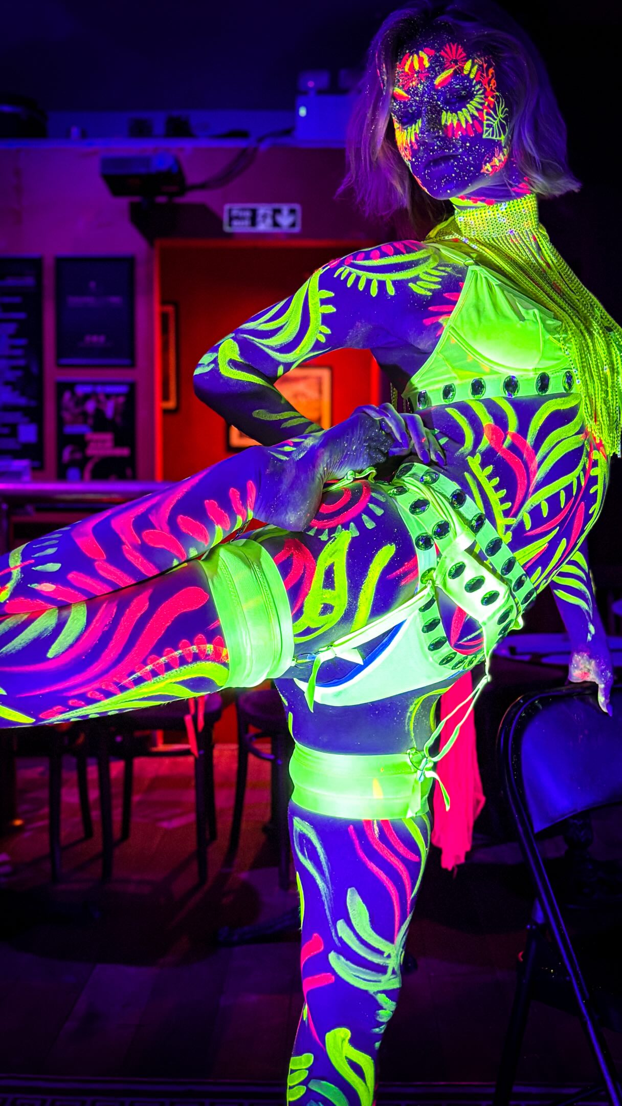 🔥 What. A. Class. 🔥
A huge thank you to the incredible @ella.judge.portfolio for an unforgettable collaboration with @_londons.finest at @toulouse.london , Kennington. Amazing movement, incredible poses, and plenty of artistic challenges for our artists.
🎃 We’ve got something special brewing for Halloween this October… watch this space.
More events at www.neonnaked.com
#NeonNakedLifeDrawing #LifeDrawingLondon #UVArt #LondonEvents #londonphotographer