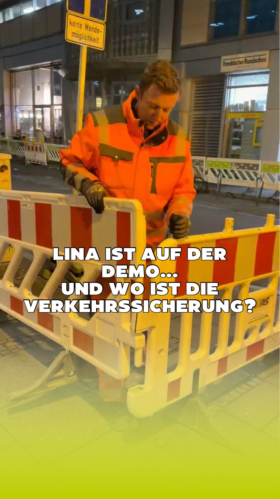 Wo wir sind? Da, wo es brenzlig wird.
Während andere lautstark auf den Straßen protestieren, sorgen wir im Hintergrund dafür, dass überhaupt noch jemand sicher durchkommt. Kein Hate – jede*r hat seine Mission. Unsere ist es nicht, den Verkehr aufzuhalten, sondern ihn zu sichern.
Wenn es wild wird, ziehen wir nicht mit dem Strom – wir leiten ihn. 😉
🛡️ Verkehr sichern.
❤️ Menschen schützen.
🧭 Orientierung geben.
Unsere Jungs stehen dafür bei jedem Wetter draußen. Genau da, wo die Sicherheit uns braucht.
#abasverkehr #baustellenhelden #monteure #strassenbau #sicherheitfirst handwerk