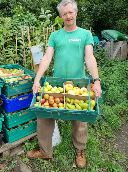 "How do you like them apples?"
CAL Network member @fruitworkscoop runs a scheme which lets you cop crates and crates of locally grown fruit throughout the autumn, for less than the price of organic apples in supermarkets.
Interested? Full details here: www.fruitworks.org.uk/harvest-share