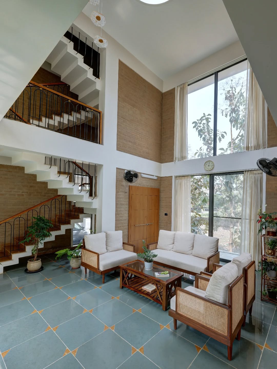 In a world designed to make us rush,
some homes quietly ask us to pause.
Architecture by @spaceperception (DBI Group).