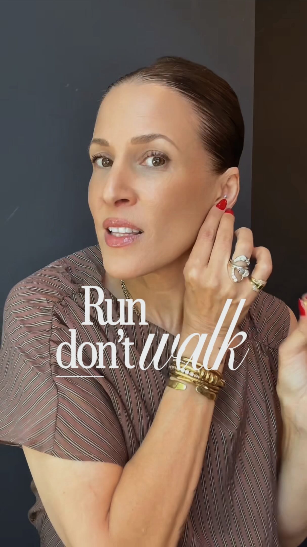 Run Don’t Walk because a perfect summer earring is HERE and it’s on sale right now!
As an award-winning fashion stylist, I don’t hype things I truly don’t believe in and these….I am OBSESSED! Toteme just never misses and this is proof 👏
Lightweight, effortless, and absolutely worth every penny and right now the price makes it a no-brainer 🙌
Link is in my bio babes!
#fashionstylist #summerearrings #toteme #designerearrings