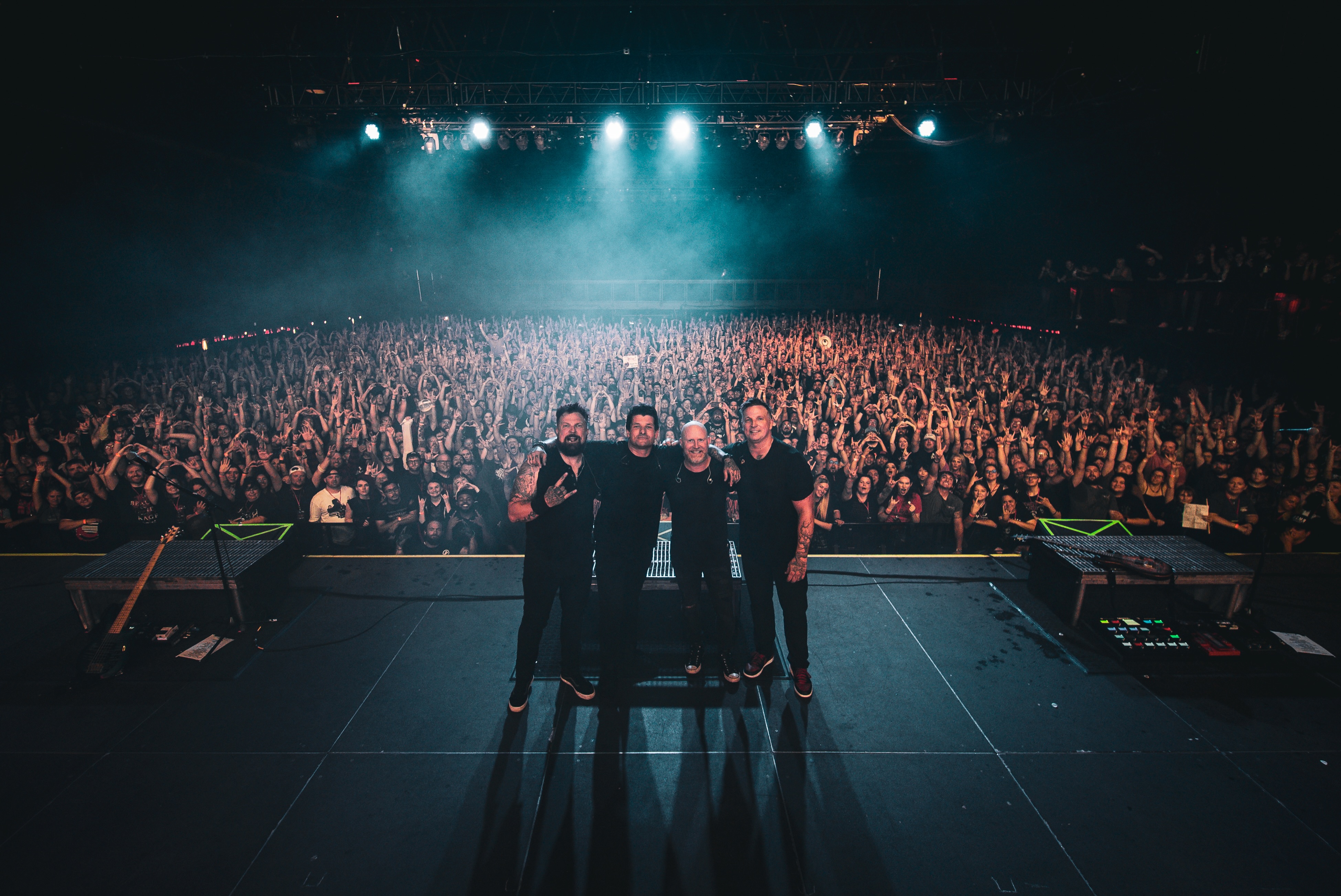 Thank you to everyone who came out to our tour. We 🫶🏻 you!!
📸: @dollardirector