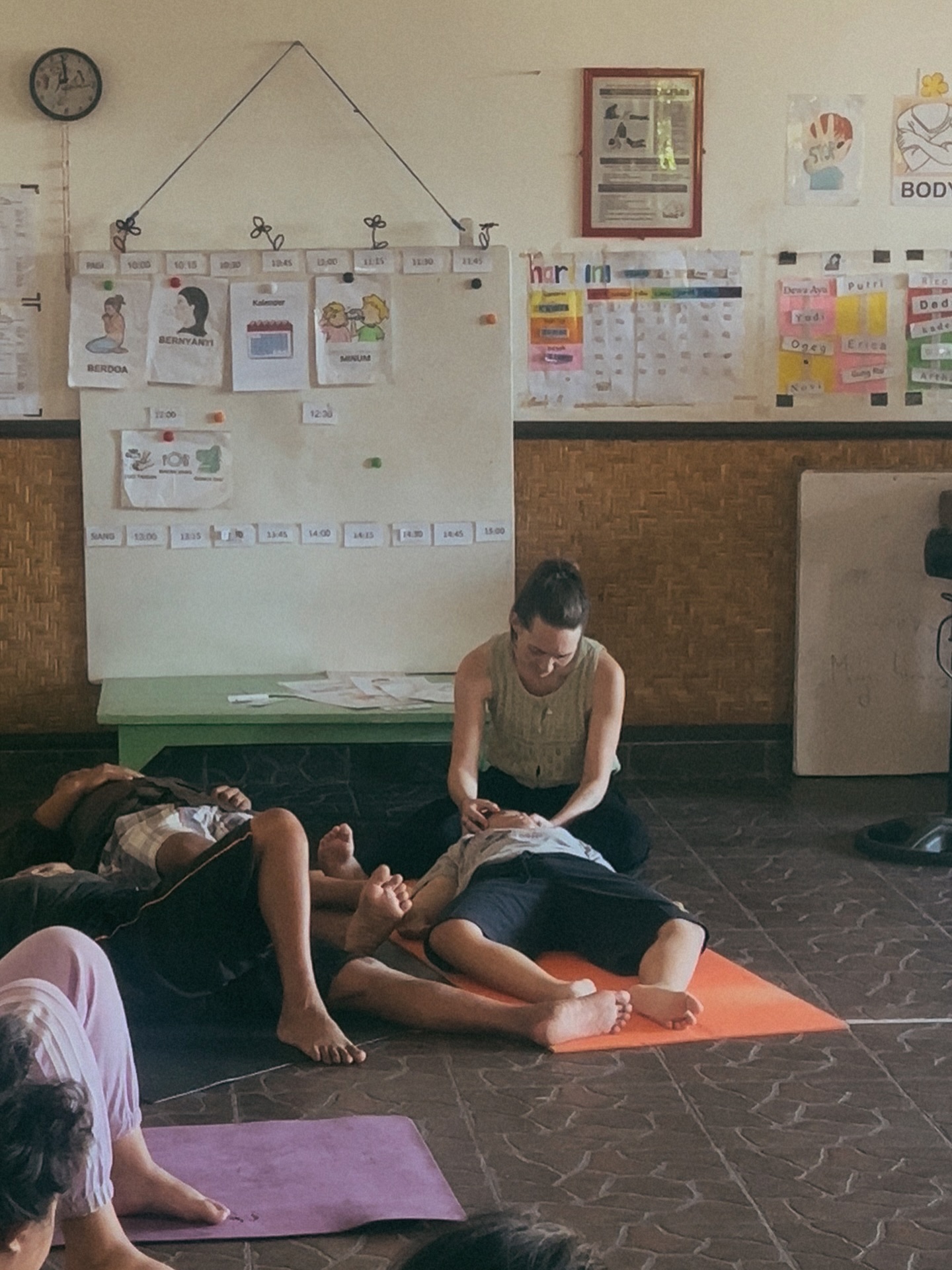 Volunteering is giving and receiving at the same time. 💜
6 years ago, I started volunteering at a children’s hospice @kinderhospizberlinerherz in Berlin. From the very first day of training, I was confronted with death, my own fear, and grief, while working full-time as a Connectivity Partner Manager at @bookingcom .
Two completely different worlds.
One is about performance, getting a little better every day, hitting targets, optimizing.
The other has no targets at all. The only thing that matters is showing up with kindness and love, fully present, exactly as you are.
Here’s what these 6 years have taught me:
- Presence is the real gift. You don’t need the right words, a solution, or a plan. You need to be willing to sit next to someone in the hard moments without trying to fix anything.
- Grief and joy can share the same room. Some of the lightest, funniest moments I’ve experienced happened in spaces of deep sadness. Holding both at once taught me more about life than almost anything else.
- Showing up matters more than feeling ready. I never felt prepared, not on day one, and honestly not most days since. You learn by being there, not by waiting until you feel capable enough.
Since deciding to stay in Bali for a few months, I knew I wanted to keep this part of my life going. @_sophiebachmann introduced me to @sarihatischoolkim , a school for Balinese children with special needs, and today was my second visit. Within minutes, I remembered exactly why I started this 6 years ago.
There’s always a way to support: time, money, or knowledge. You don’t need the perfect moment or the perfect skillset. You just need to show up.
#volunteering #givingback #personalgrowth #childrenshospice