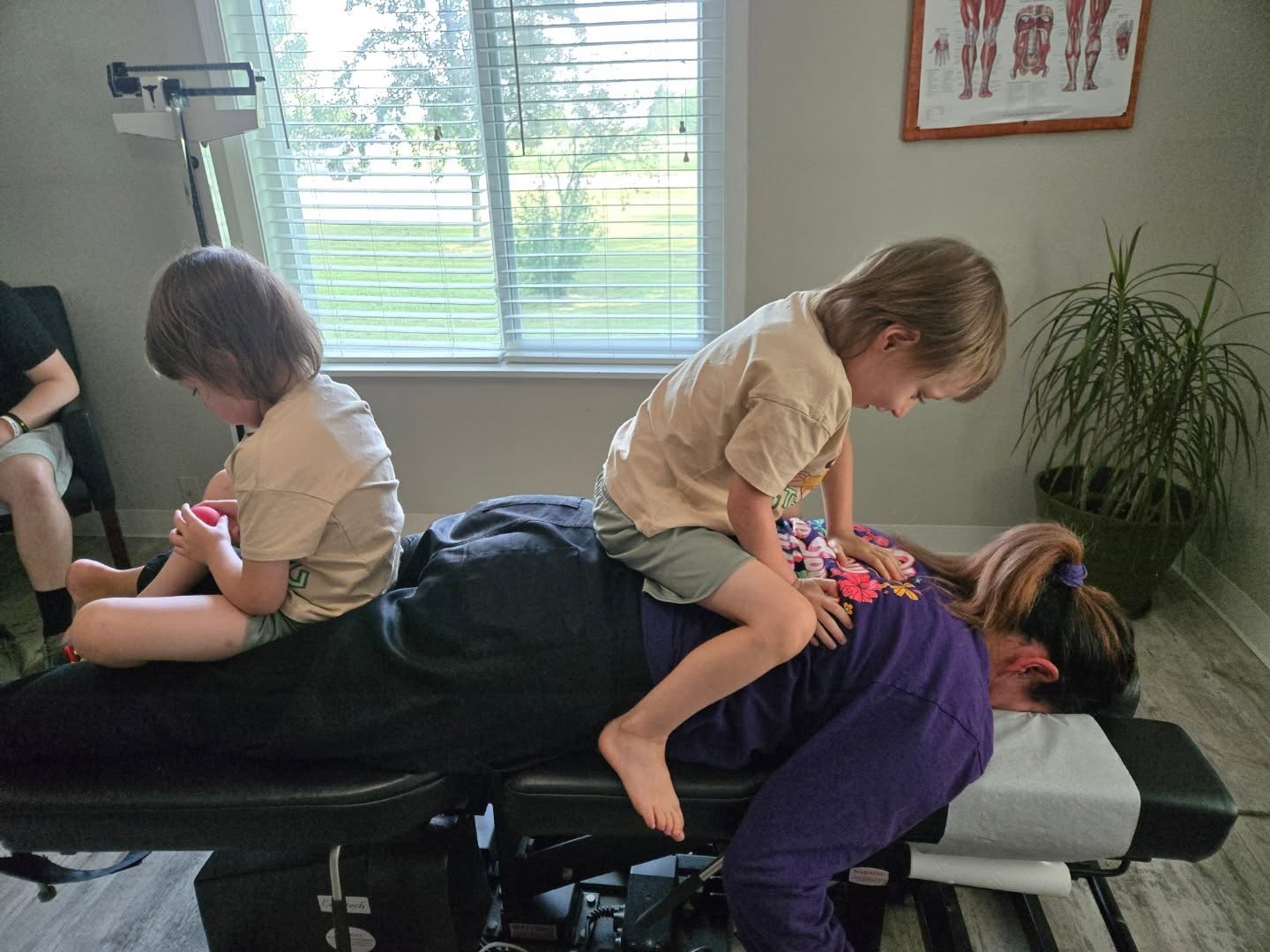 This is the reality of family wellness! ✨️
Keeping mom & dad strong, & the kids thriving - chiropractic care is essential for every stage of the game.
When the whole family gets adjusted, everyone benefits:
👫 For Parents: Better posture, less stress, and the physical resilience to keep up with the kids.
🤸 For the Littles: Supported immune function, better sleep quality, and a balanced nervous system as they grow.
Healthy families heal together. To make prioritizing your crew's health even easier, ask us about our bundled Family Wellness Plans at your next visit.
🌱