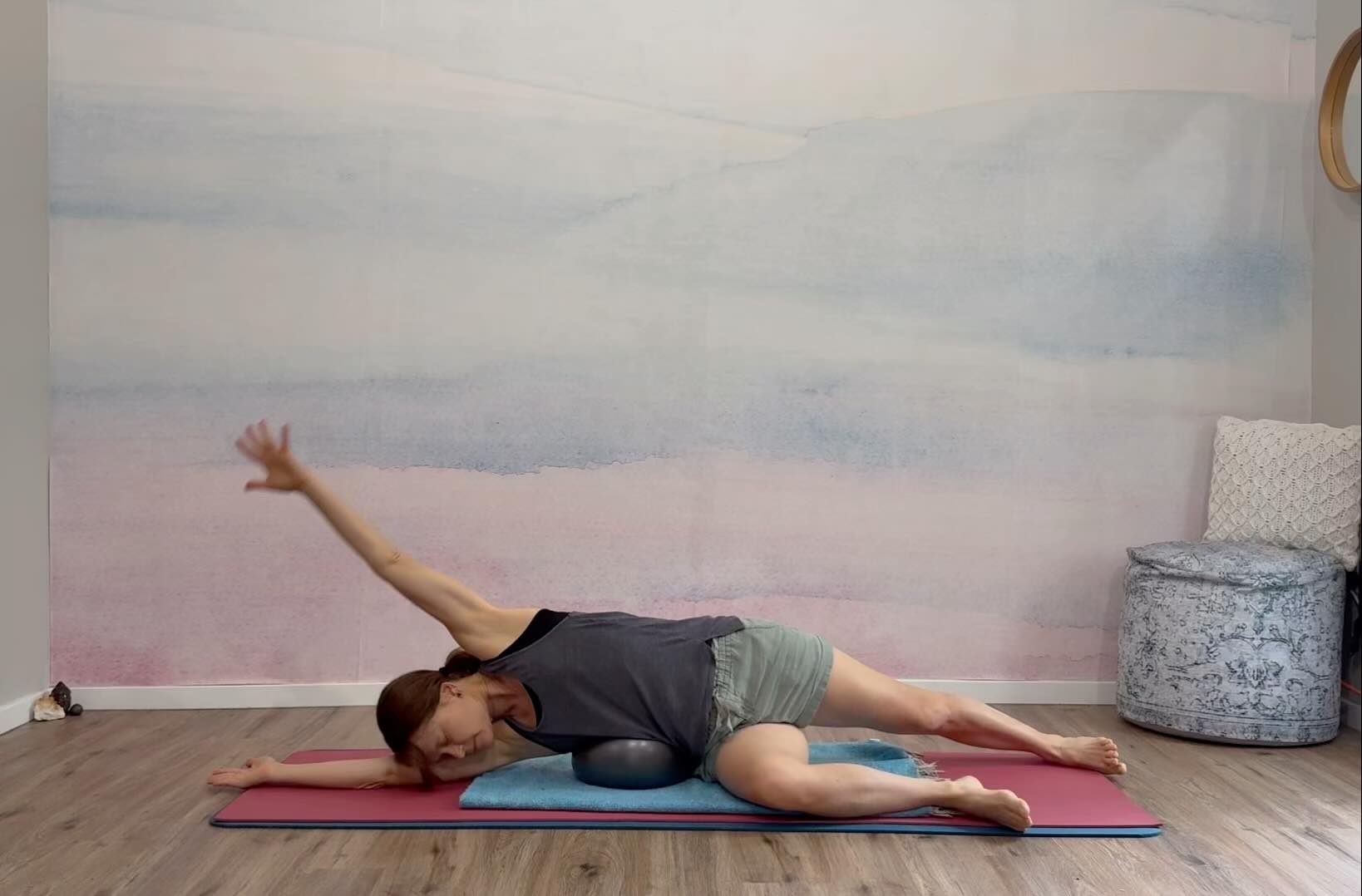 Side bends and things.
#i♥️yogatuneup #shoulderscapwork #yogateacher #yogakingstonny