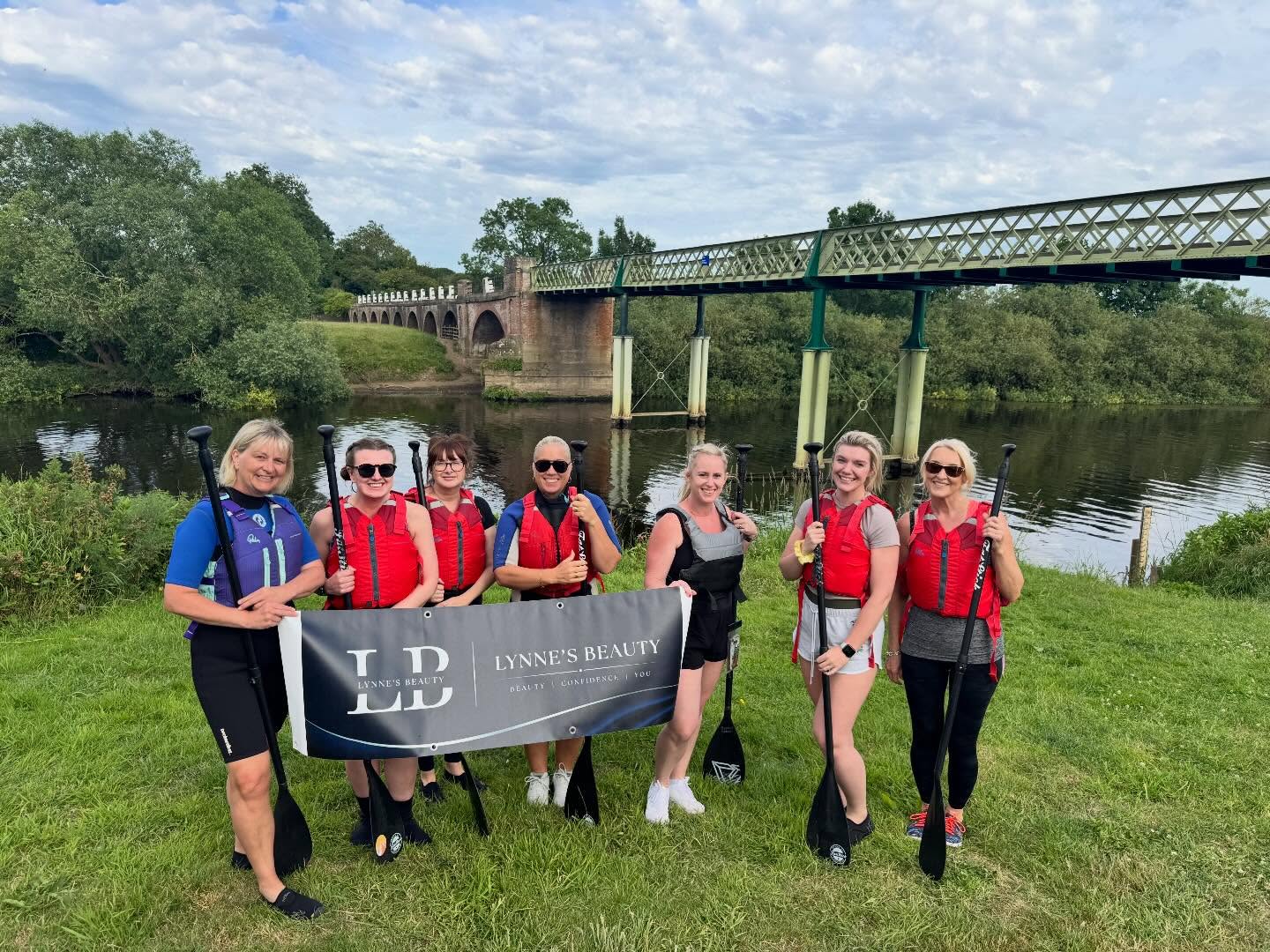 A lovely private paddle boarding session this evening with the team from @lynnes_beauty . 🌊
The ladies enjoyed learning new skills, from standing up confidently on the board to paddling more efficiently, all while soaking up a beautiful evening on the water.
To finish, we gathered around the fire for pizza and homemade brownies – the perfect way to end a fantastic session. 🔥🍕🍫
Thank you to @aldwarkbridgeglamping for the hospitality!
Get in touch if you fancy booking any private sessions
https://www.yorkietalkies.co.uk/yto-paddle-boarding-events
#paddleboarding #beginners #paddleuk #YTO