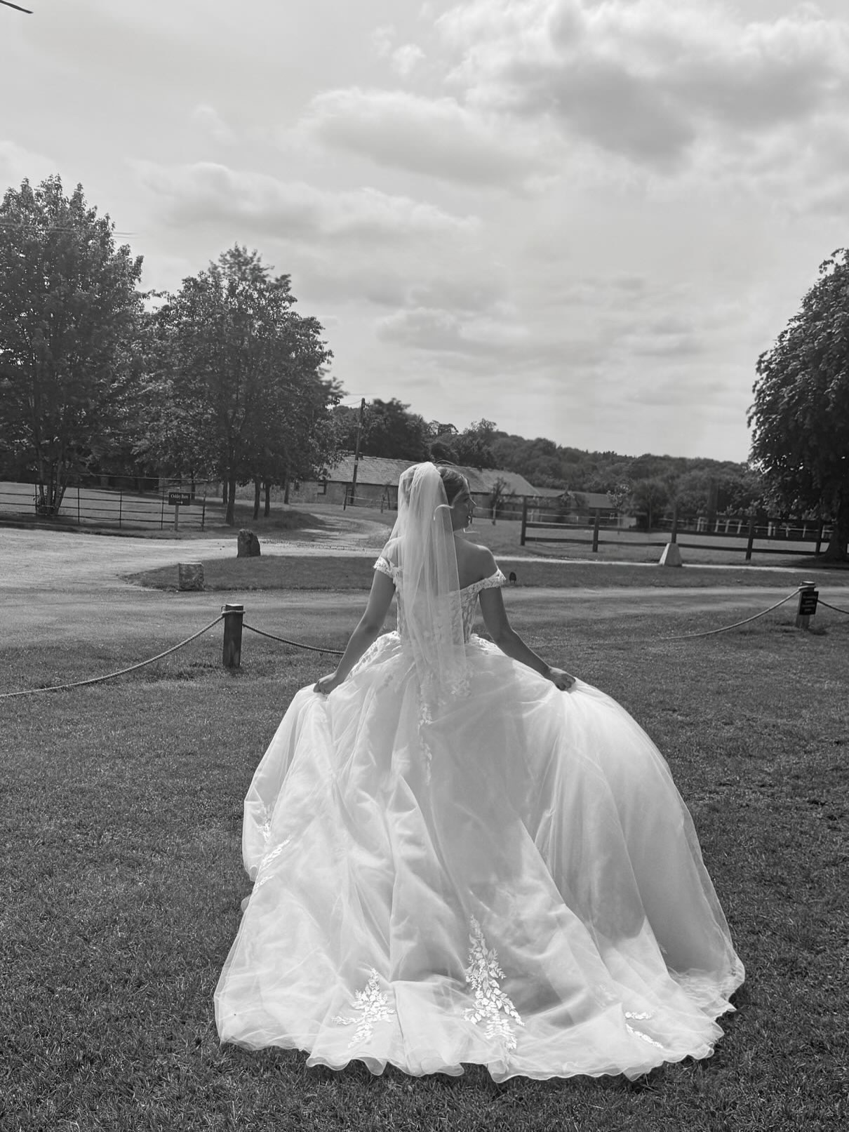 Our beautiful real bride Tierney 🤍
Wow - Tierney you look so beautiful & what amazing photos! You look incredible in your @justinalexander dress. Thank you so much for coming to Piper & Eve, it was so lovely to be a small part of your wedding journey. Seeing your vision come to life with these photos is everything. You both look so happy & we wish you all the love in the world xxx
Bride @tierneyjeffs
Photos @sambennettphoto
Content @reelallaboutit
Venue @thegreatbarnaynho