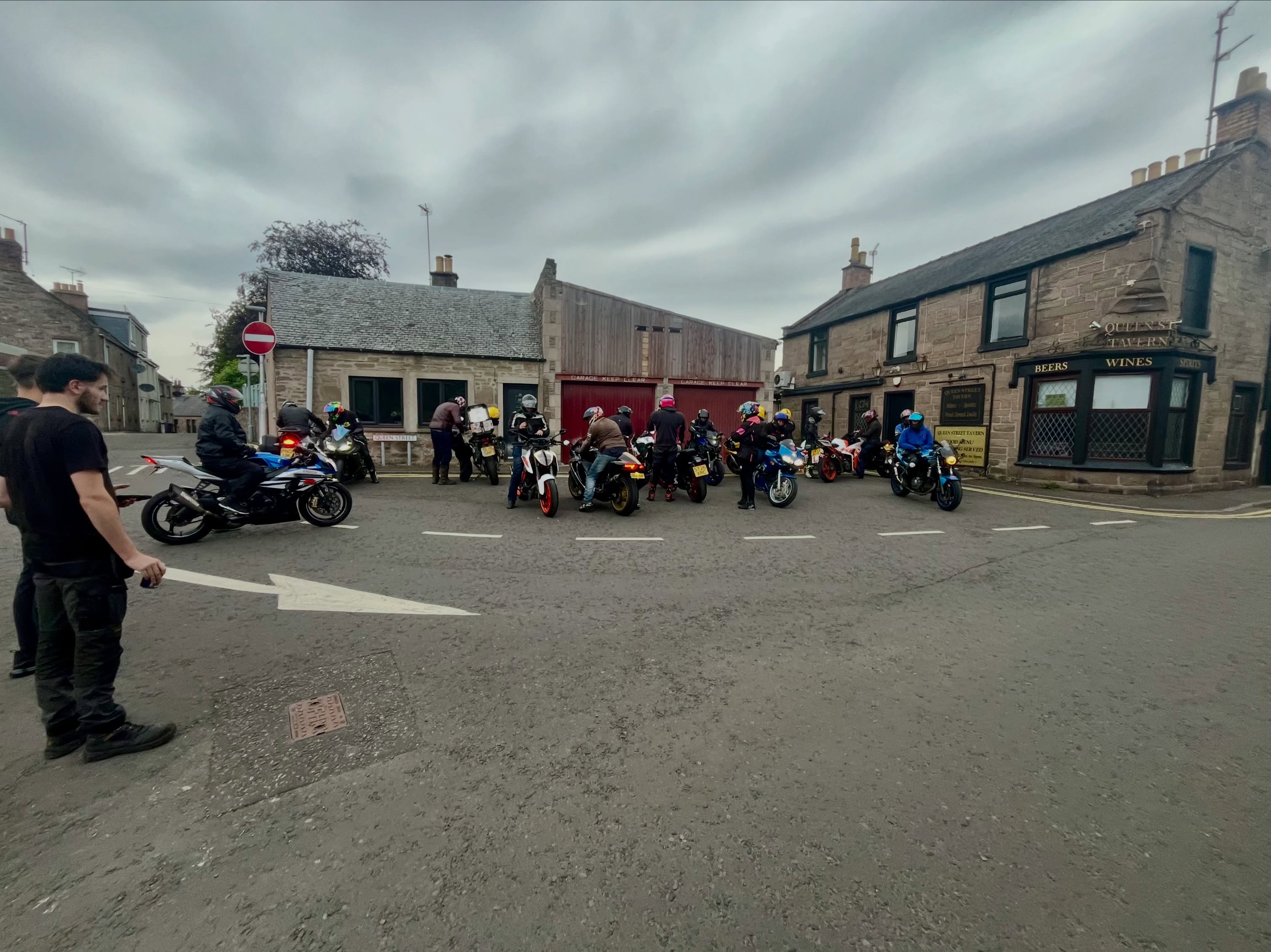 Fife Bikers up at the workshop tonight showing their support for the Hedzup crew. That’s what the biker community is all about and we’re proud to be part of it. #youthdevelopment #bikercommunity #hedzup #bikelife #fifebikers