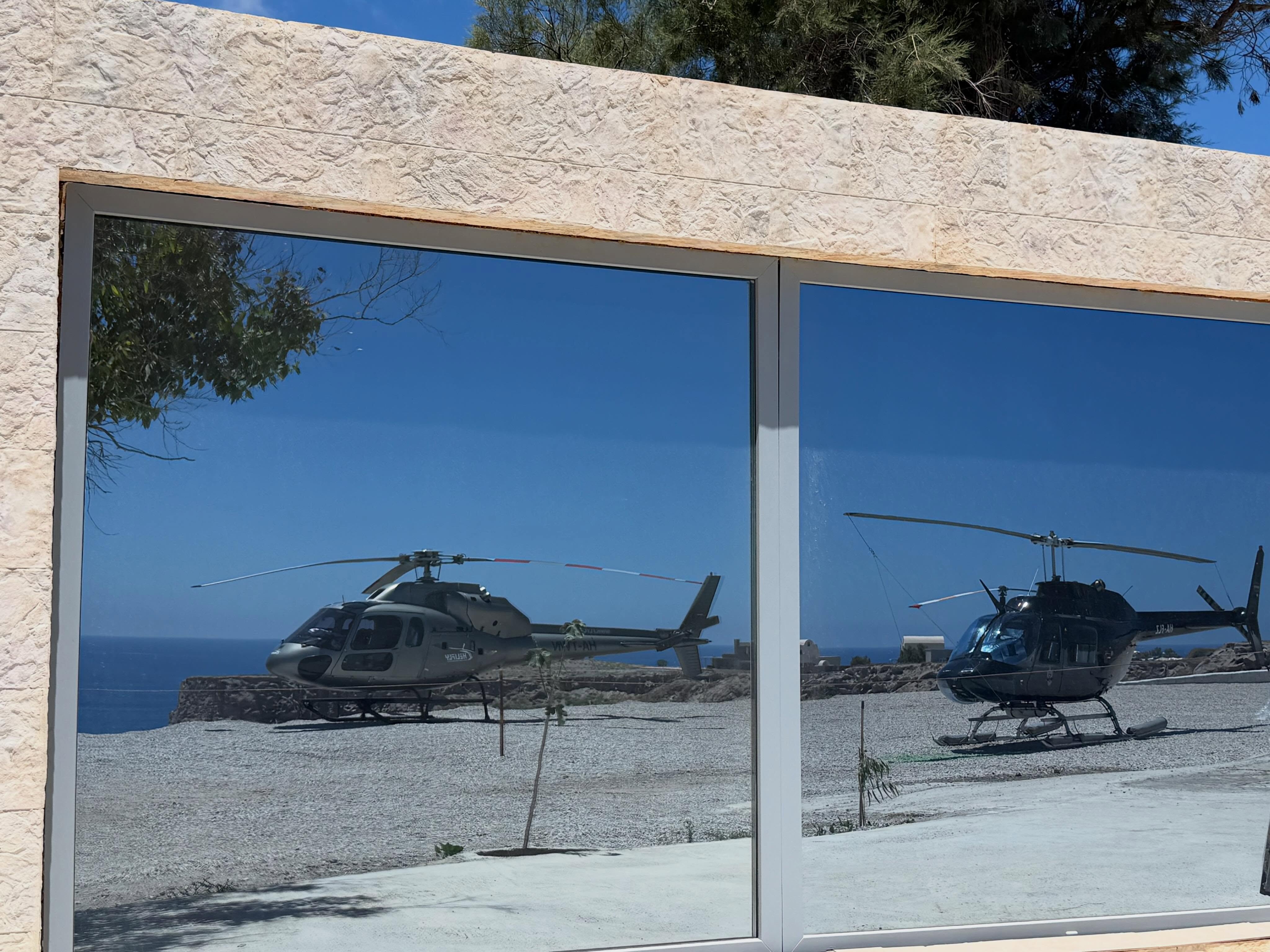 Two beauties ready for their next missions in Santorini 🇬🇷🚁✨#heliflyhelicopterservice #santorini #aegean #transfer #sightseeing