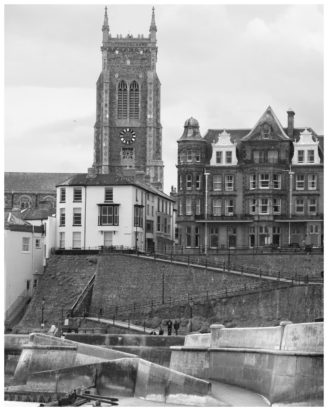 Me and @jcaryyphotography tried to spot the peregrines nesting in the church in Cromer. I’m not sure if these two pictures show the peregrines or another large bird but I thought they looked like peregrine falcons on my laptop when I was going through them? The peregrines are nesting on top of the church tower for context also!
It’s worth popping into the church to check out the live camera feed and info from the Cromer peregrine project volunteers!! When it’s sunny they usually have a telescope outside the church too - but it was too rainy for that when I went!
Camera: Canon 6D mII
Location: Cromer, Norfolk
#Birding #eastanglia #wildlifephotography #naturewalks #norfolkphotographer