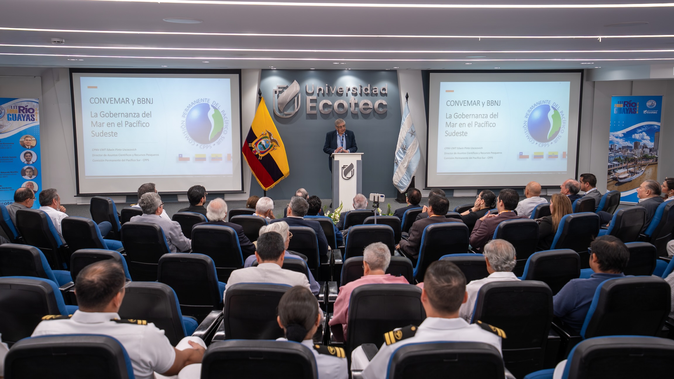ECOTEC Campus Guayaquil fue sede del III Foro Río Guayas, un espacio de encuentro que promovió el análisis y el diálogo sobre iniciativas orientadas al desarrollo sostenible y la conservación de ecosistemas estratégicos para el país.
Como parte de la jornada, presentamos nuestro proyecto de biorremediación del Estero Salado y realizamos un recorrido demostrativo para compartir de cerca esta iniciativa de recuperación ambiental.
A través de estos espacios, ECOTEC reafirma su compromiso con la investigación, la sostenibilidad y la generación de conocimiento.
