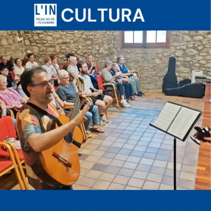 MÚSICA. Avui s'ha celebrat el concert de guitarres a càrrec del grup d'adults "DESENFUNDA" de l'Escola Municipal de Música. Aquest és la tercera vegada que aquest grup d'estudiants veterans s'anima a pujar a l'escenari de Can Cortés, convidats pel Casal de la Gent Gran. Les 17 guitarres han interpretat un total d'11 peces de ritme molt divers, des d'havaneres fins a Beatles, passant per clàssics com Guantanamera, Cielito Lindo, Lambada o el Bella Ciao. El públic, familiar i amics, estava totalment entregat i en alguns moments s'ha animat a taral·lejar alguna de les peces. Al final, el mestre Paco Valeriano, vista la bona voluntat dels assistents, ha repartit la lletra de La Gavina, de Maria del Mar Bonet, i ha convidat el públic a fer els cors. Un fantàstic final per una actuació molt aplaudida.
@casaldelagentgran @escolamusicapsip @pacoguitartracks
#Palausolitaiplegamans #Psip