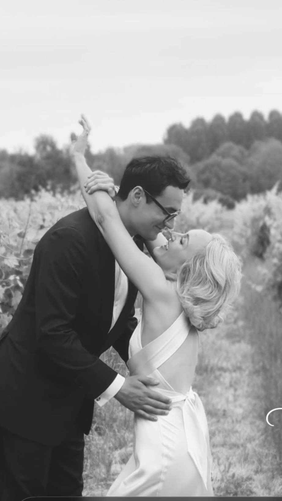 Hollywood vibes amongst the vines South West France We are obsessed 🔥. @zarahillary
Filming for Memories 💛
South West France. A vineyard. Two people completely, utterly lost in each other. What a day to share with the people you love most.
Venue @lacannonerie
On day co-ordinator @katesweddings_france
Photographer @dudadesrosiers can’t wait to see your photos 🥰.
Flowers @fleursderoussillon beautiful!
#weddingfilmfrance #contentcreatorfrance #chateauweddingfrance weddingcontentcreatorfranc