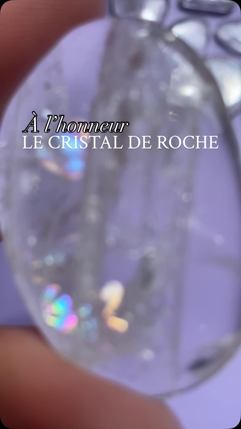 🤍Qui a envie d’un cristal de roche ??
Le cristal de roche tourmaline est toujours aussi agréable à admirer, les inclusions dans les pierres plates sont élégantes et les géodes scintillent, prêtes à recevoir vos pierres en charge !
Alors vous êtes plutôt pierres plates, pierres roulées ou géodes ????
#cristalderoche #clearquartzcrystal #quartz