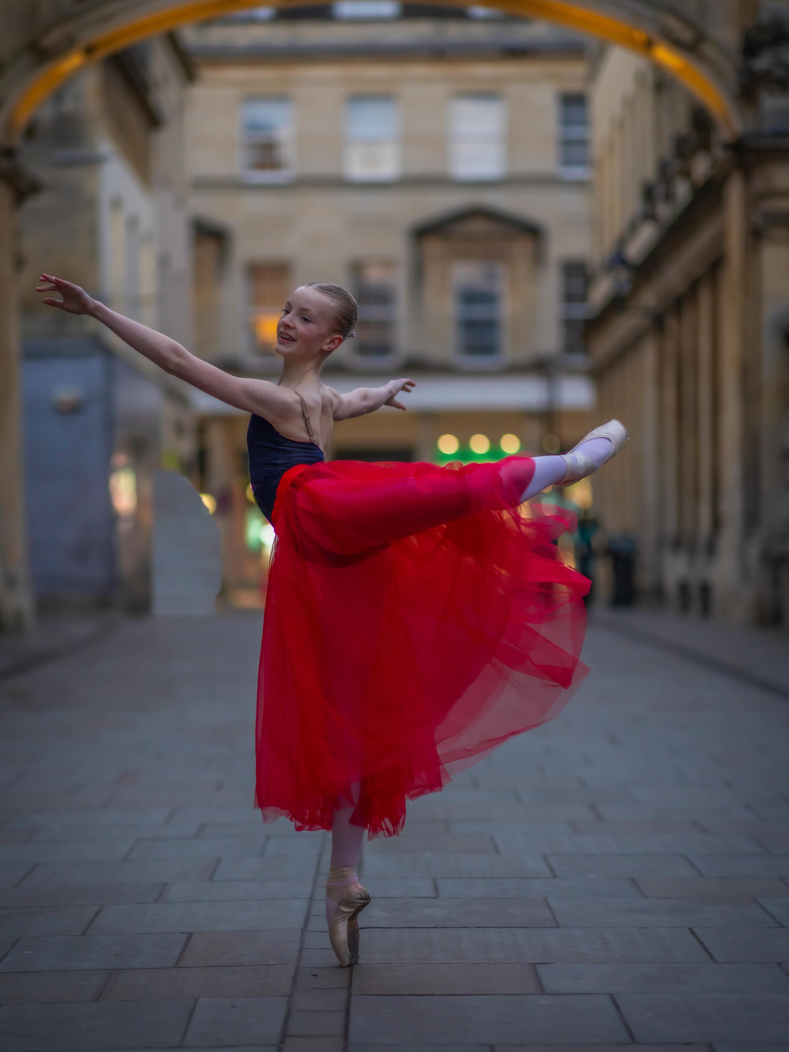 Ballet in the City…. Freda Silk handmade skirts worn by dancers in Bath, Rome, New York City, Paris and London.
Style your photo shoot with something as beautiful as the backdrop 💕
#balletphotoshoot #customdancewear #balletstyle #balletinthecity #balletphotography