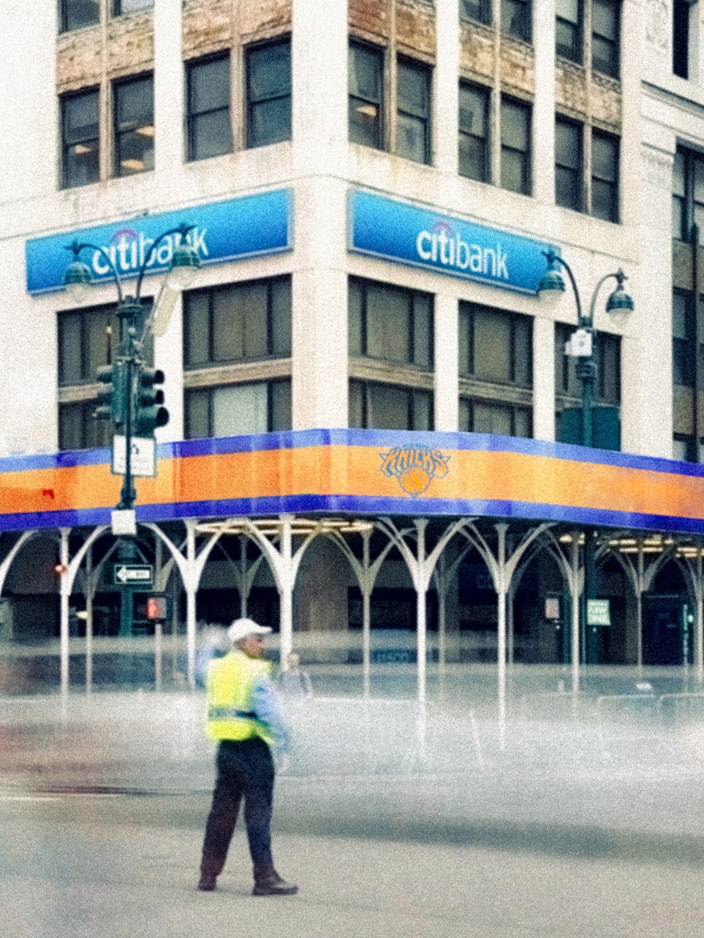 As an NYC born-and-based company, you know who we support 👀💙🧡
(Unfortunately, though, NYC Code prohibits this kind of signage on scaffolding… so, our design team worked some magic with Photoshop😅)
#letsgoknicks #nyc #newyork #nbafinals #knicks