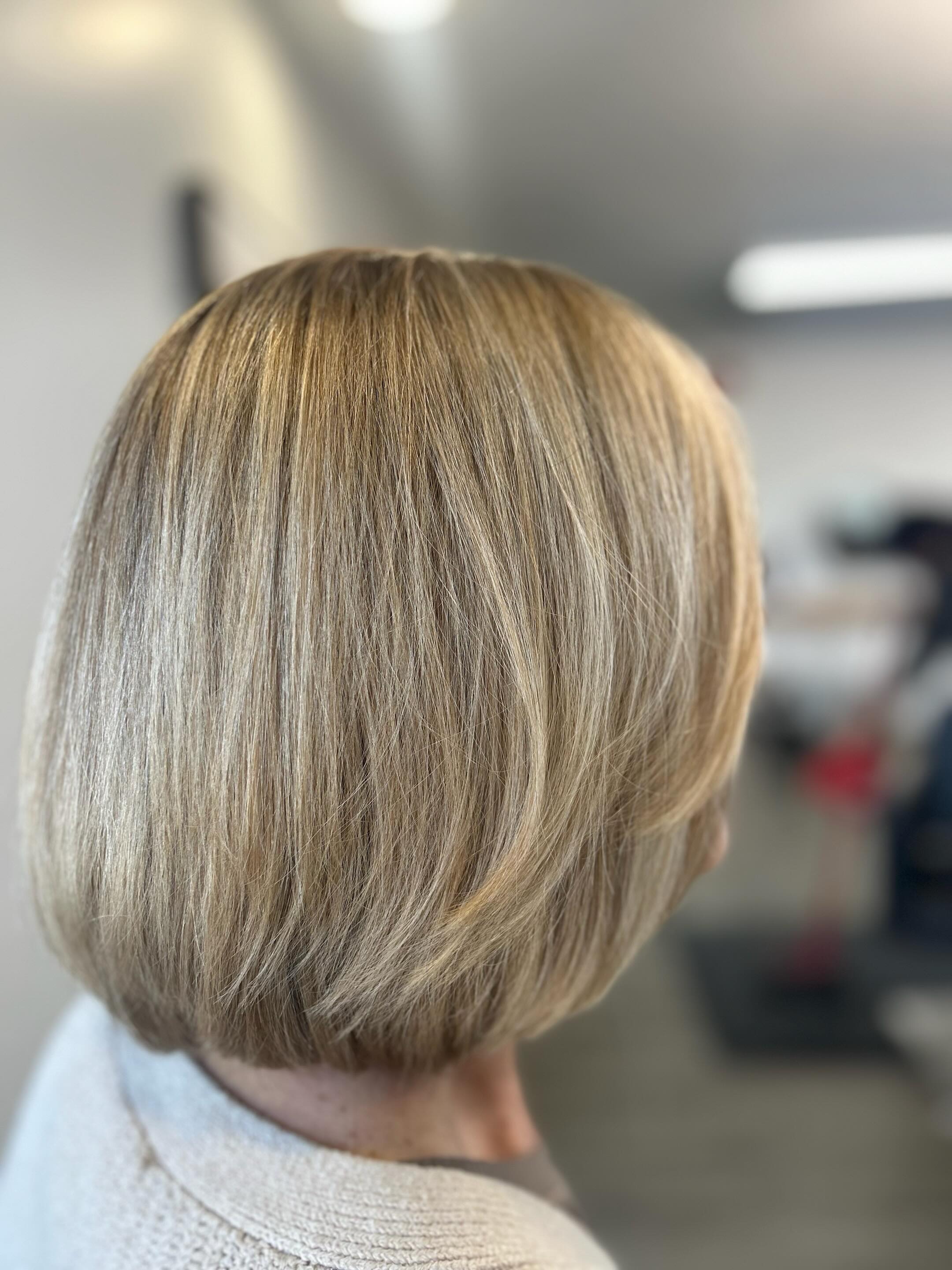 it’s bob season ✂️
Colour and cut by @emmahirst.styles ! Tap that ❤️ if you’re loving this look! #ipreview via @preview.app