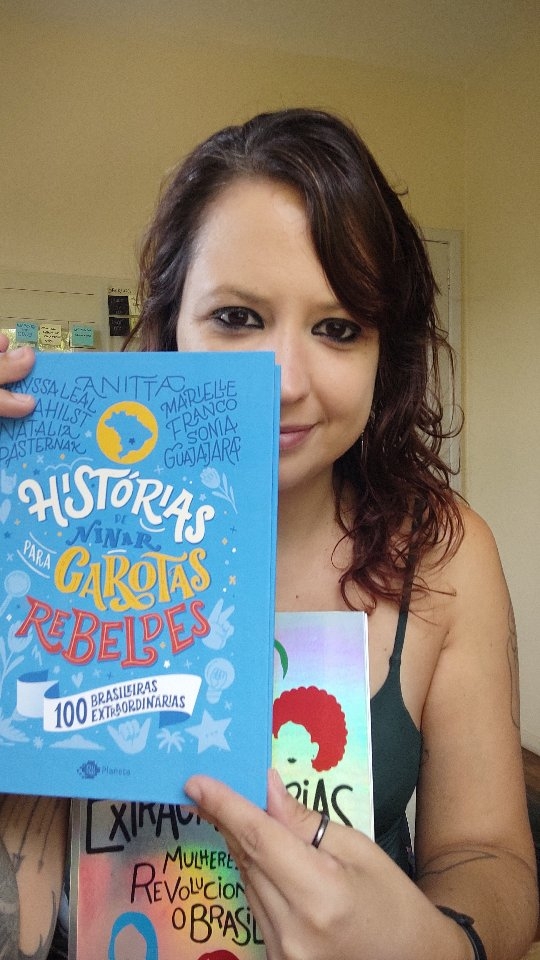 Em 2025, desbravamos a história de 40 mulheres que revolucionaram o Brasil. Em 2026, essa jornada continua.
A Galeria Extraordinária retorna com sua segunda temporada e novas ilustrações de pioneiras esquecidas pela história. 🇧🇷
O projeto agora é inspirado pelo livro "Histórias de Ninar para Garotas Rebeldes: 100 Brasileiras Extraordinárias" da Editora Outro Planeta.📘
A primeira ilustração desta nova fase chega pra você no dia 8 de março, Dia Internacional da Mulher.
Acompanhe todas as histórias em galeriadalalo.com.br
#GaleriaExtraordinaria #MulheresExtraordinarias