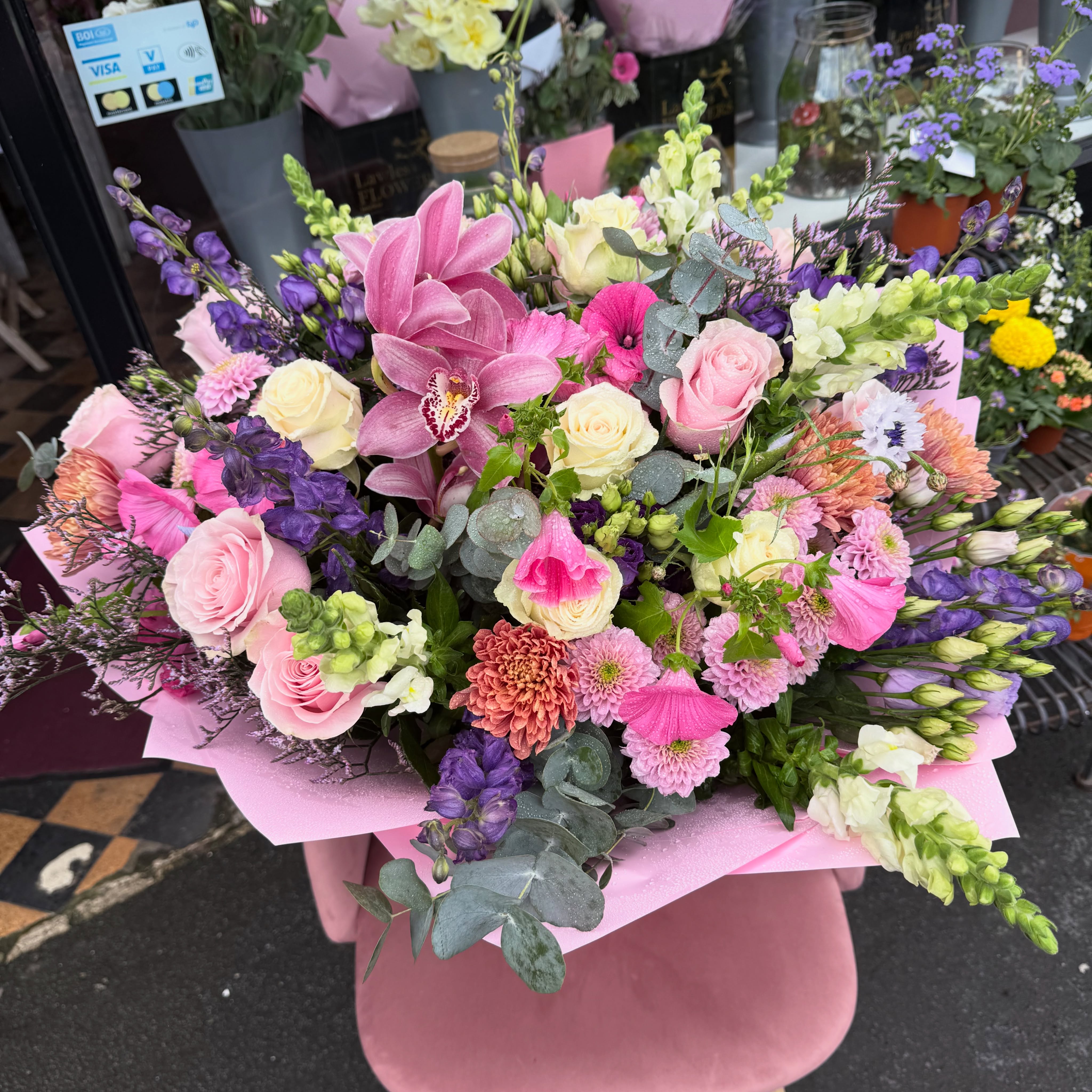 Everyone knows someone who loves surprises, the best surprise of all is a hand picked, conditioned bouquet of fresh flowers from Lawless Flowers ❤️
Shop on our website here - www.lawless flowers.com (more gift options will be added soon) and we have also extended our delivery areas too for those who may feel left out, we’ve got you 🤝😊
#flowers #bouquet #surprisesomeone #limerickflorist #florist