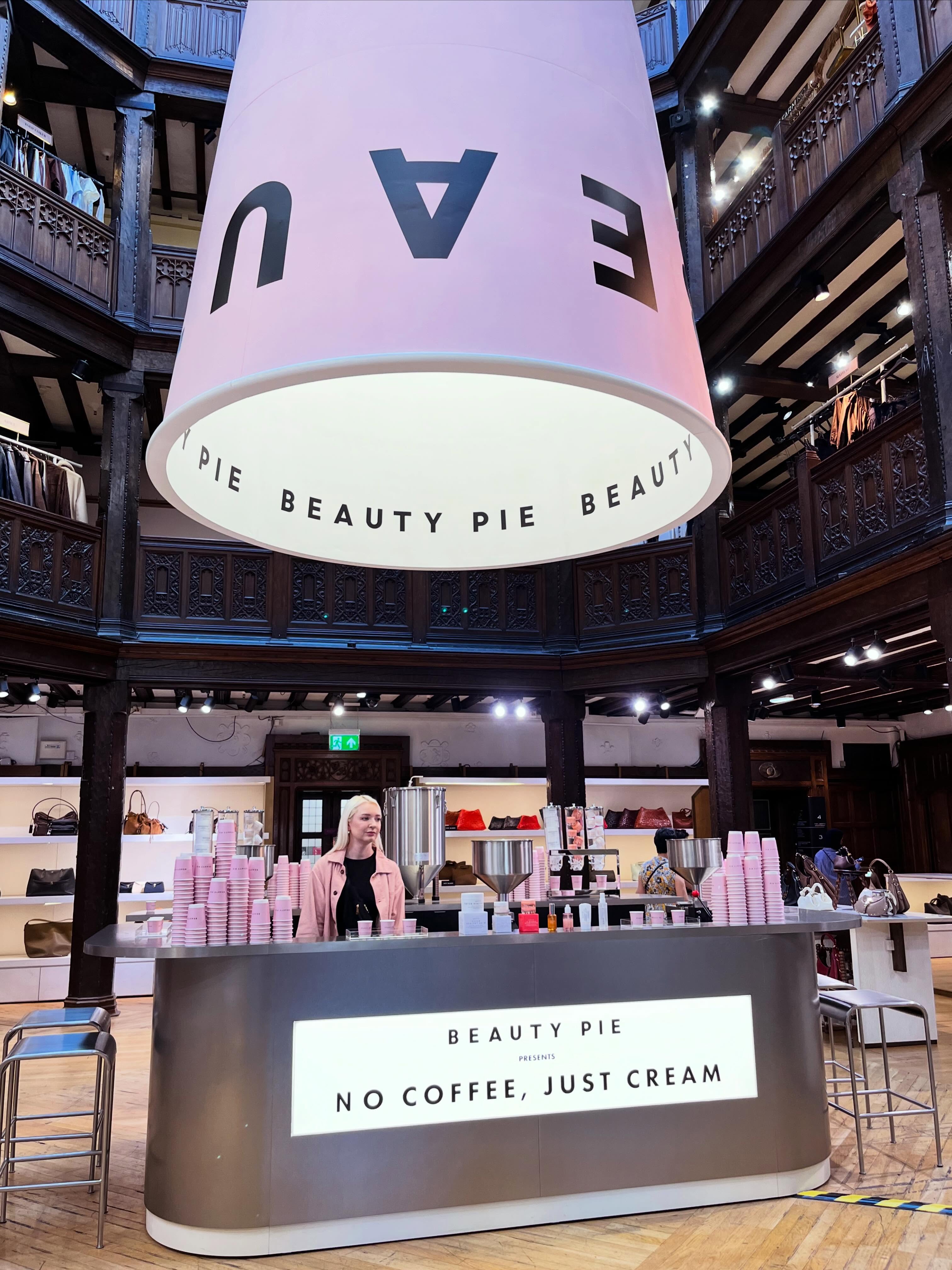 Coffee with cream? Last May @beautypie the UK beauty membership club celebrated the opening of its first permanent retail space within @libertylondon with a #popup inviting customers to try their creams in some coffee cups. A good idea to create a moment for them to pause and engage with the brand in a more casual way. As a reminder that sometimes the best way to start a conversation is over a cup of coffee…