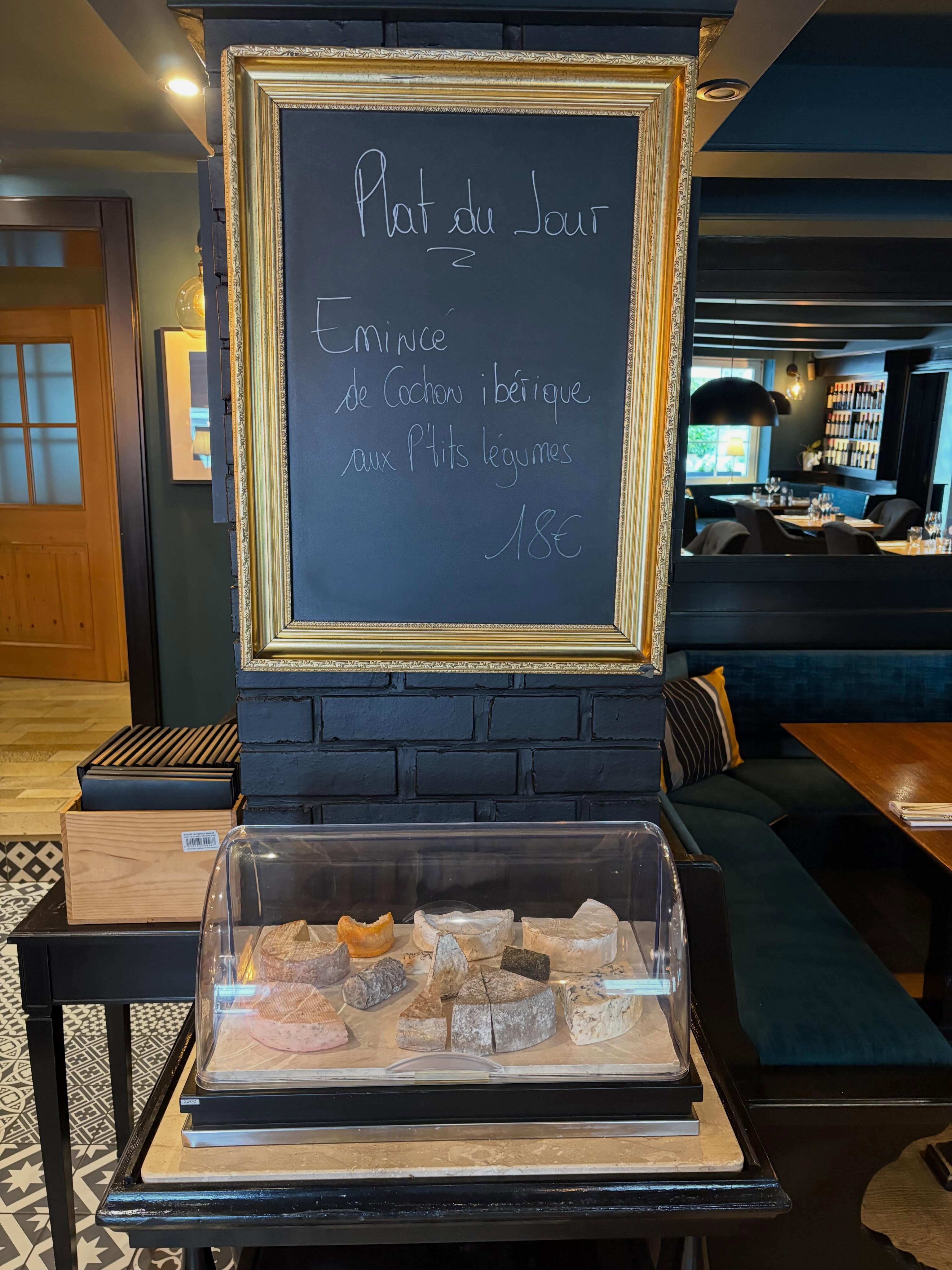 Retrouvez nos plats du jour
pour nos deux établissements Au P’tit Max
Au Plaisir de vous recevoir
📞 Contact & Réservations :
🖥️ www.auptitmax.lu
contact@auptitmax.lu
Kirchberg📩 23, Rue de la Lavande L-1923 Luxembourg
☎️ +352 43 95 19
Place d’Armes📩 5, Avenue Monterey L-2163 Luxembourg
☎️ +352 22 13 60