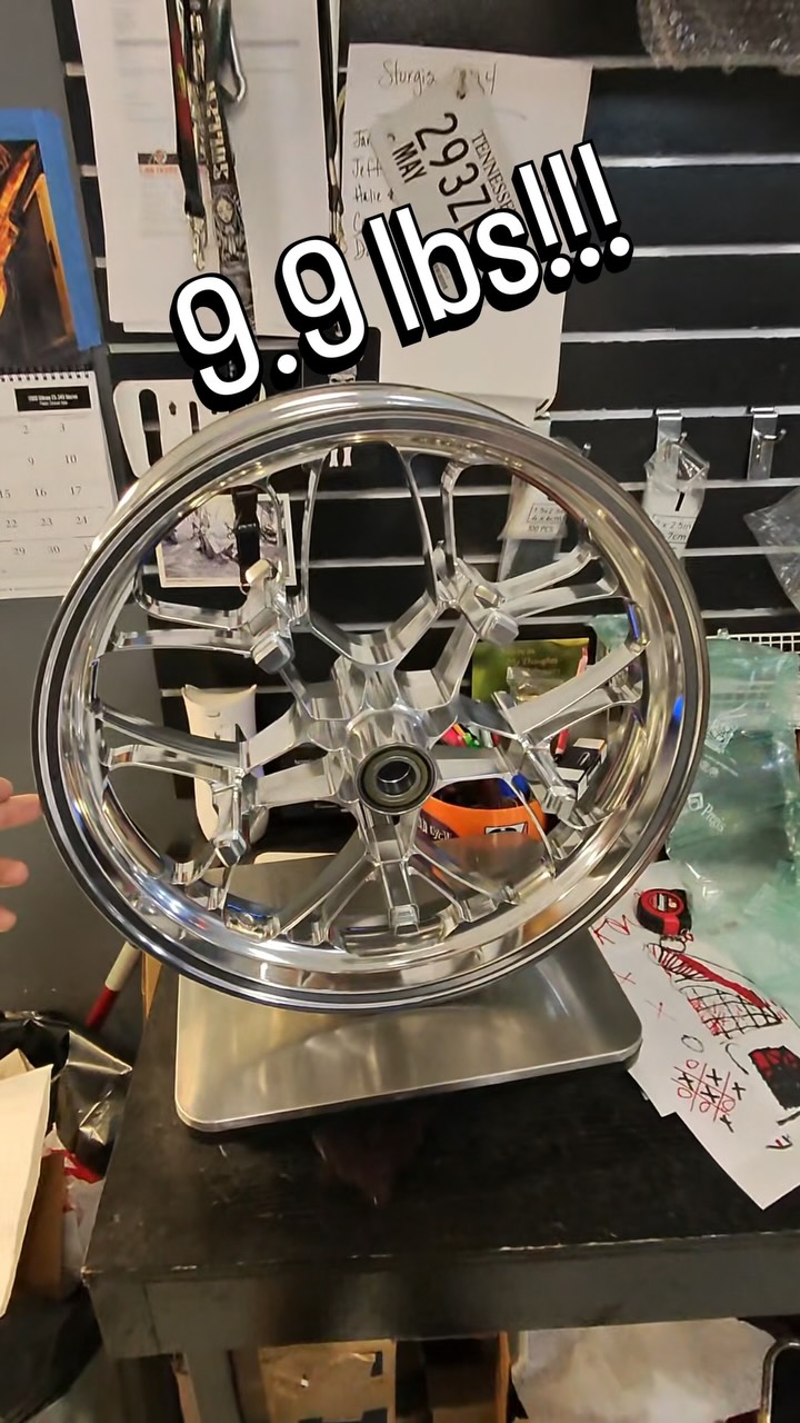 Awesome mail day!! @lyndallbrakes coming through with these killer Monolithic wheels. Also a big thanks to @fxlrs_army throughout the process and keeping me updated! 👊🏼 Well worth the wait! Insane light and even better looks! 🏁🏁🏁
@harleydavidson
@bornfreeshow
#harleypartner
#harleydavidson
#bornfree17
#harleypartner
@traskperformance
@lyndallbrakes
@rrmph
@jamescarterseats
@evolution_industries
@feulingparts
@ridedunlop #ridedunlop
@arlennessmotorcycles
@customcycleengineering
@whovillespeedandcustom
@codychildress
@painthuffermetalflake
@fourrivershd
@thundermaxefi
@a1mike
@chewyspowdercoating
@mymachinist
@jeremywilliamson5577
@sik_paint
@fox
@brinxgarage
@ridefoxpv
@bamco_motorsports
@paulyaffeoriginals