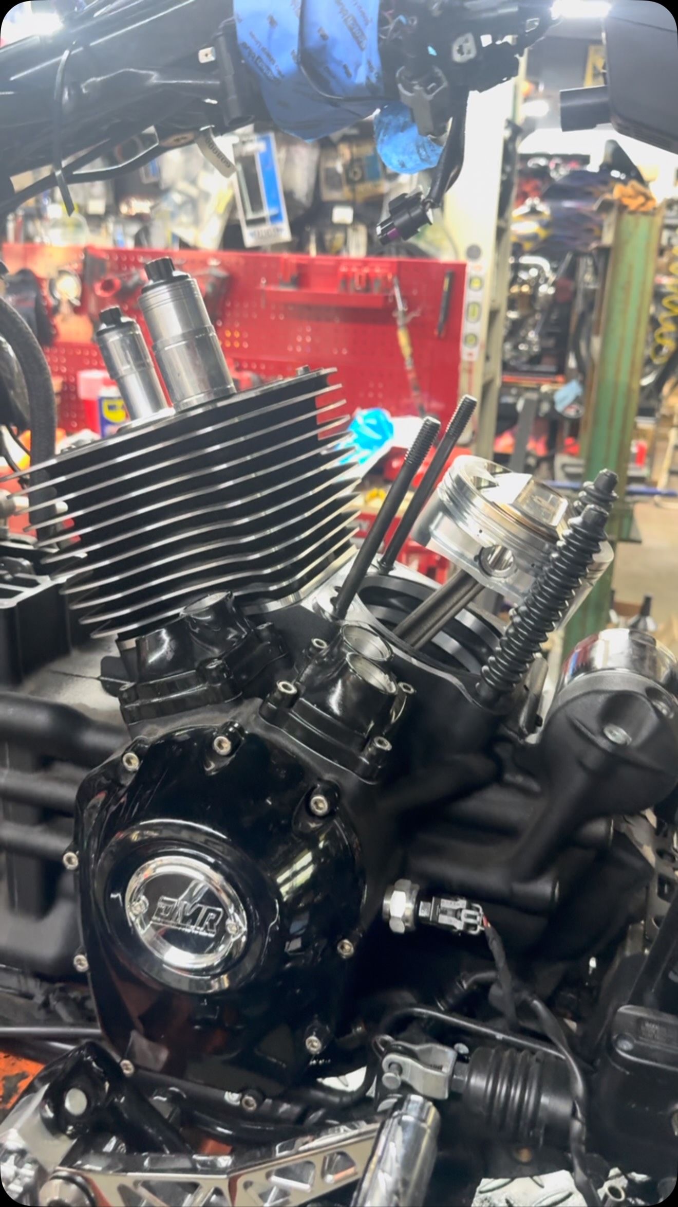 Who’s got a V-twin street bike and wants to race at @bakerdrivetrain Drags at Sturgis Dragway 2026? @dreamridesjohn has called out Miguel at @lanesplittersmfg turbo vs nitrous! We’ve got this naturally aspirated, stock bottom end, belt final drive, 131” Lowrider ST street bike that’s looking for some friendly grudge racing as well. Who would like to line up? I know Kyle @forever_rad_ and @harrisonbbarnes have been talking smack back and forth for a few years now, should we make this happen? Indian vs Harley???? Anyone else have a fast street bike that wants to come play? Comment below! 👇🏼.
Live to Race, Race to Live! 🏁🏁🏁 DMR
#dragracing
#turbo
#nitrous
#allmotor