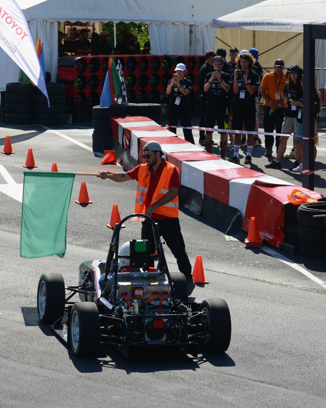 just casually guiding several thousand euros
.
.
.
#fsbalkans #formulastudent