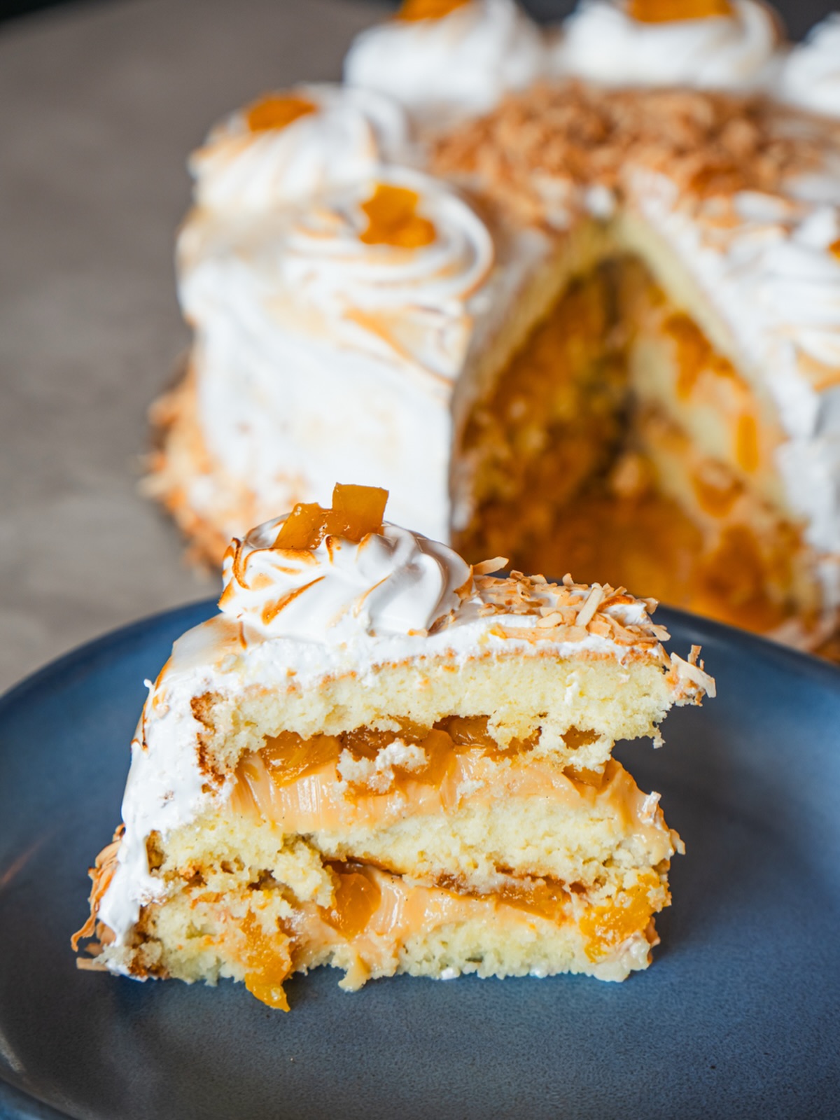 Pineapple cream filling, chunks of fresh pineapple, toasted coconut on the outside.
Our Pineapple Cake is here for June 🍍💛