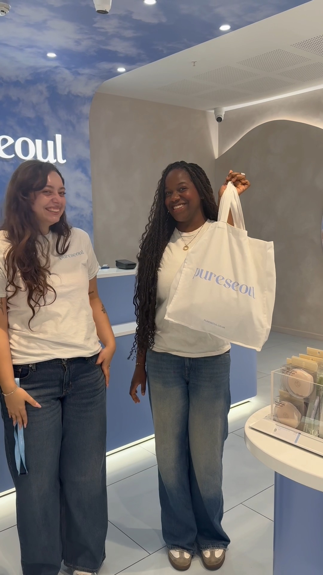 ✨PURESEOUL GIVEAWAY✨
Summer has arrived and we want you all to achieve that glass skin glow! ☀️💖
We’ve teamed up with @pureseouluk to give one lucky winner their top skincare picks and more for the ultimate glass skin routine, just in time for summer 🌸🧴✨
To enter:
💗 Like this post
💬 Comment your favourite PURESEOUL skincare brand
👥 Follow @highcross and @pureseouluk
📝 Complete the short entry form (link in bio)
🎉 The winner will be announced on 19/06/26 and contacted via DM.
For an extra entry, head over to our Tik Tok channel 👀
T&Cs apply. Please see the link in our bio for full details.
Good luck! ✨
