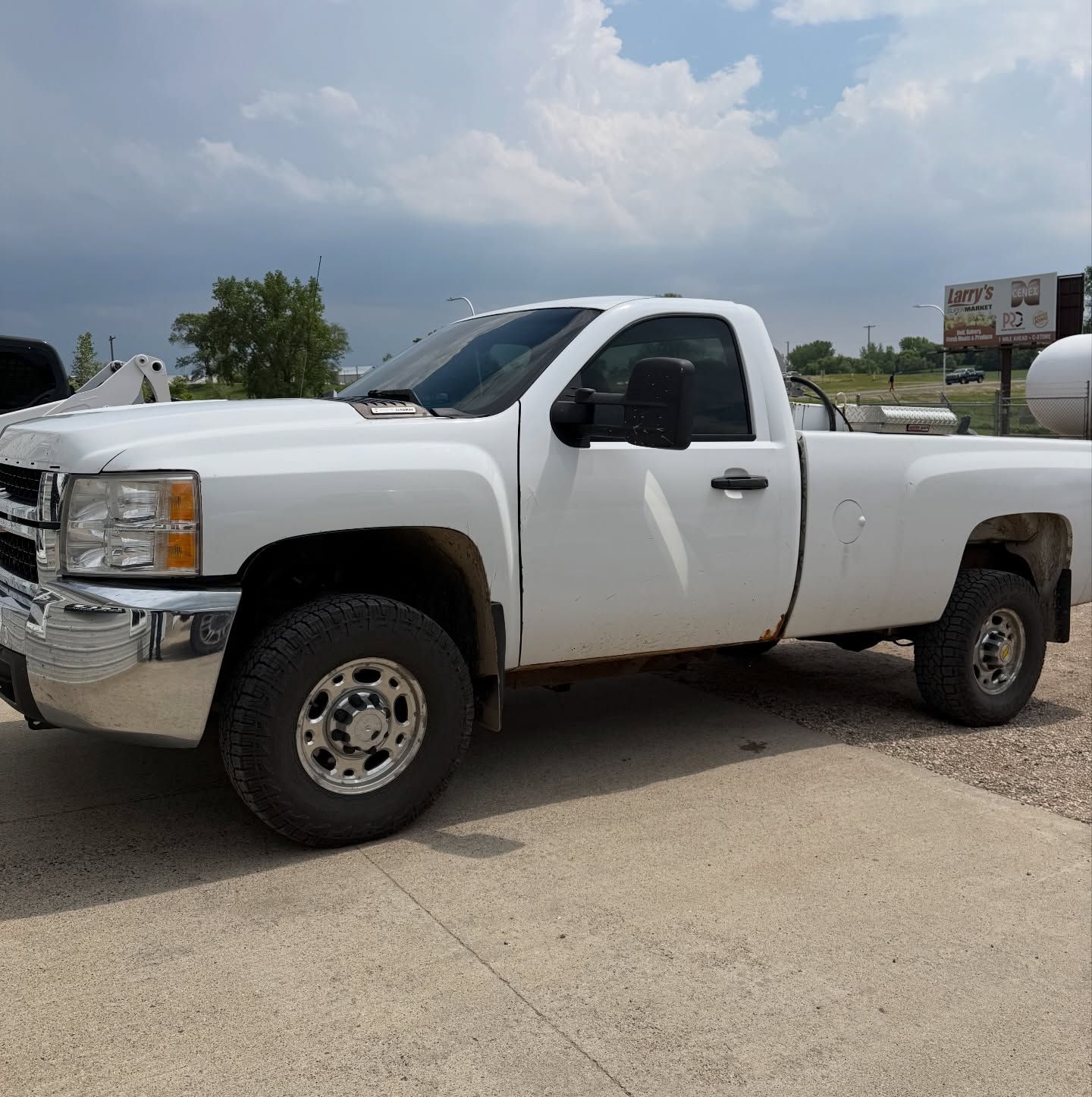 Chevy Silverado came in for full ceramic film install + full windshield ๐ซโ๏ธ
All the windows being tinted means the cab is fully sealed and has the ultimate protection & climate control ๐ก๏ธ
CALL โ๏ธ: 218-731-4653 to book an appointment.
LAKES ELITE DETAIL ๐
1110 N Broadway Pelican Rapids, MN