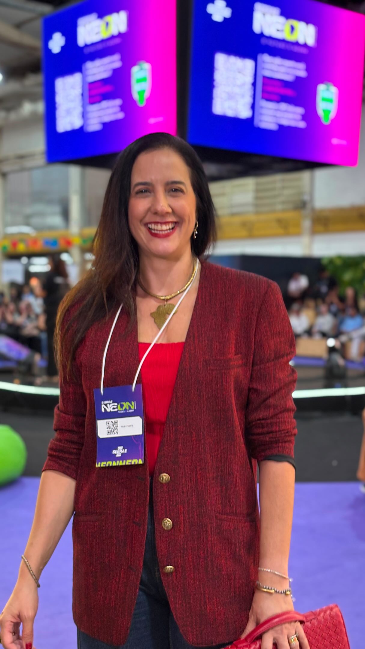 Conexões que geram ideias e boas conversas que impulsionam o futuro.
Hoje, a Mariane representou a Pajuçara Alimentos em uma roda de conversa no NEON 2026, compartilhando experiências e fortalecendo o debate sobre inovação, negócios e novos caminhos para o desenvolvimento.
Seguimos buscando novas oportunidades para transformar desafios em evolução.