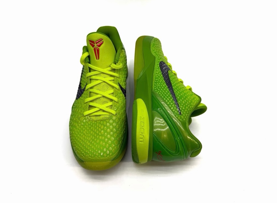 KOBE VI PROTRO
“GRINCH”
GREEN APPLE/BLACK-VOLT-CRIMSON
CW2190-300
SIZE 9.5 WORN $350
#kobe #grinch #illery